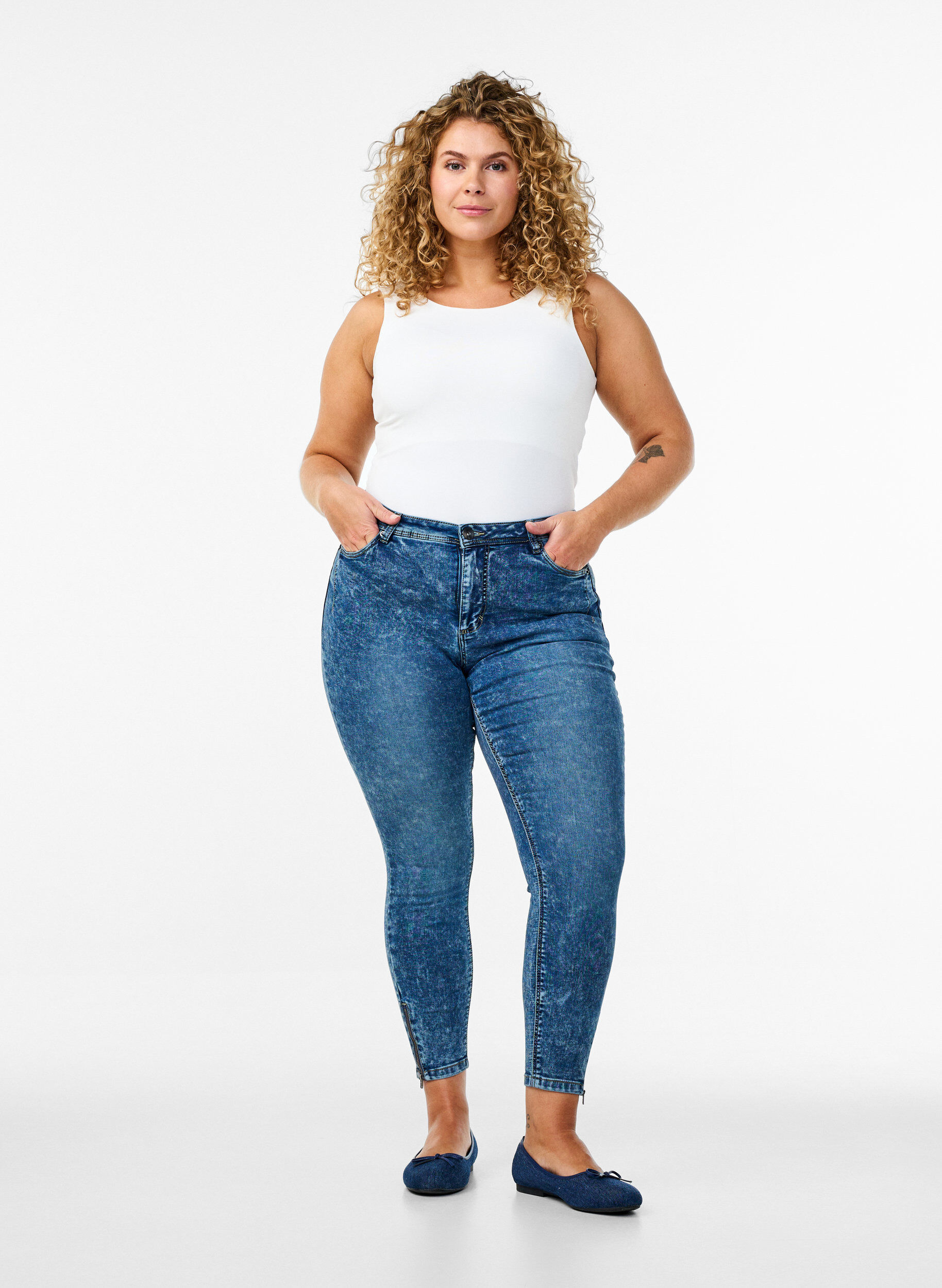 ZizziJeansy Amy nad kostke z suwakiem, Niebieskie, Model image number 0