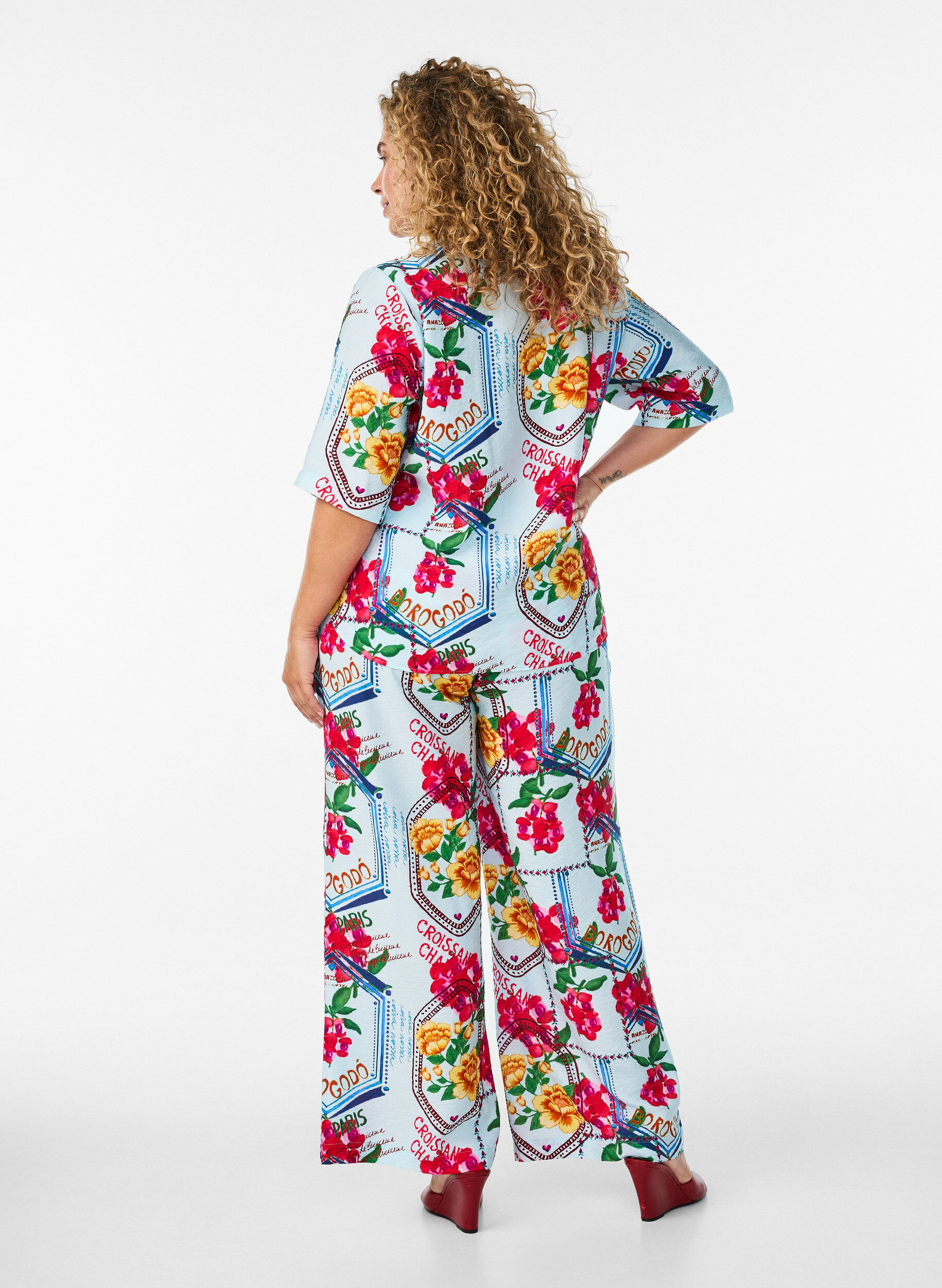 ZizziSpodnie proste z kolorowym nadrukiem, Niebieskie, Model image number 1