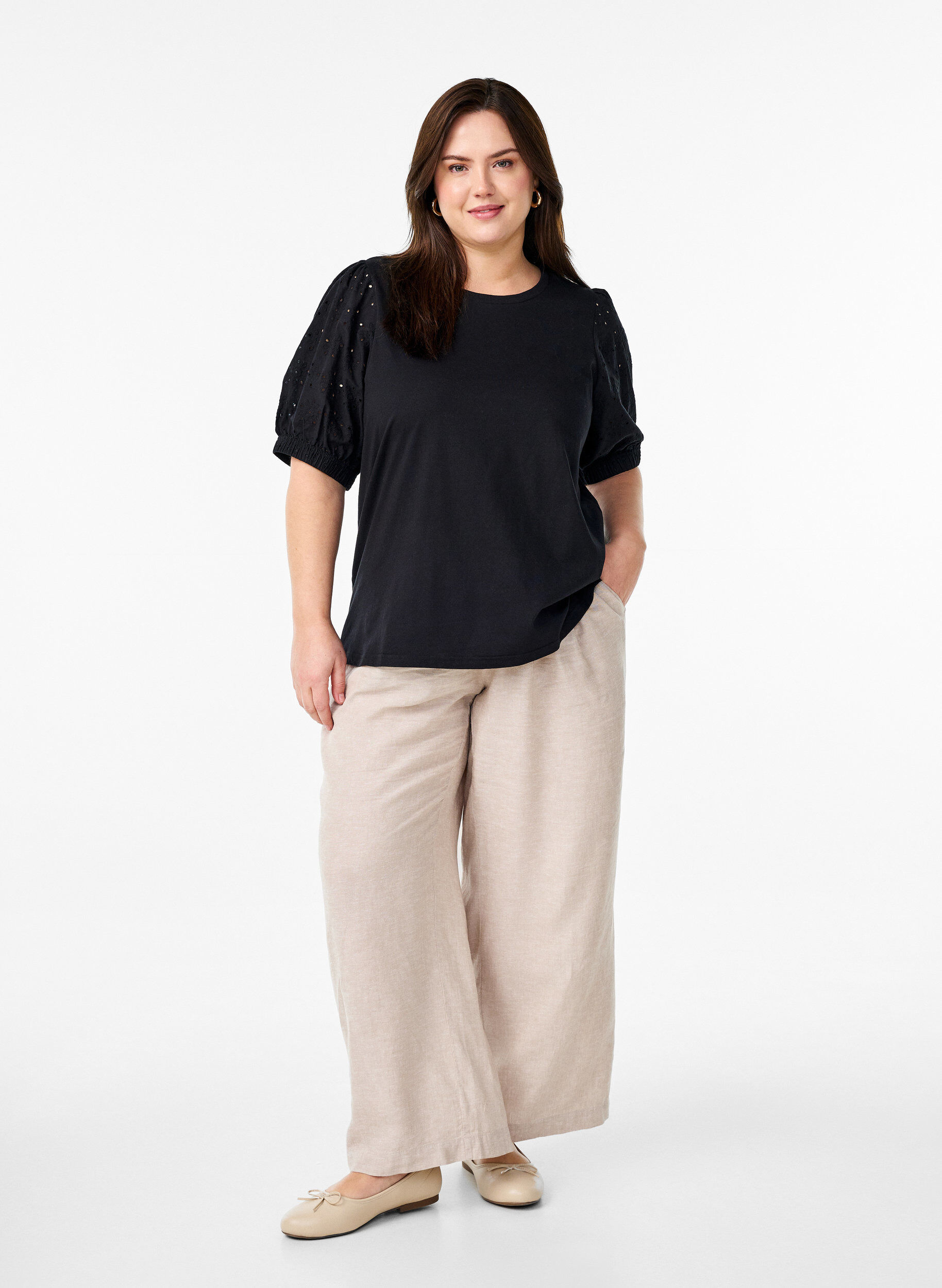 Zizzi Koszulka z rekawami Broderie Anglaise, Czarne, Model image number 1