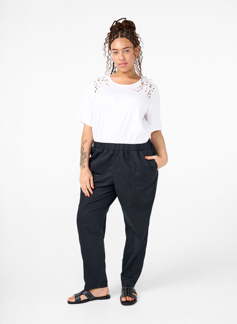 Koszulka z bawelny organicznej z haftowanymi detalami, Bright White, Model image number 2