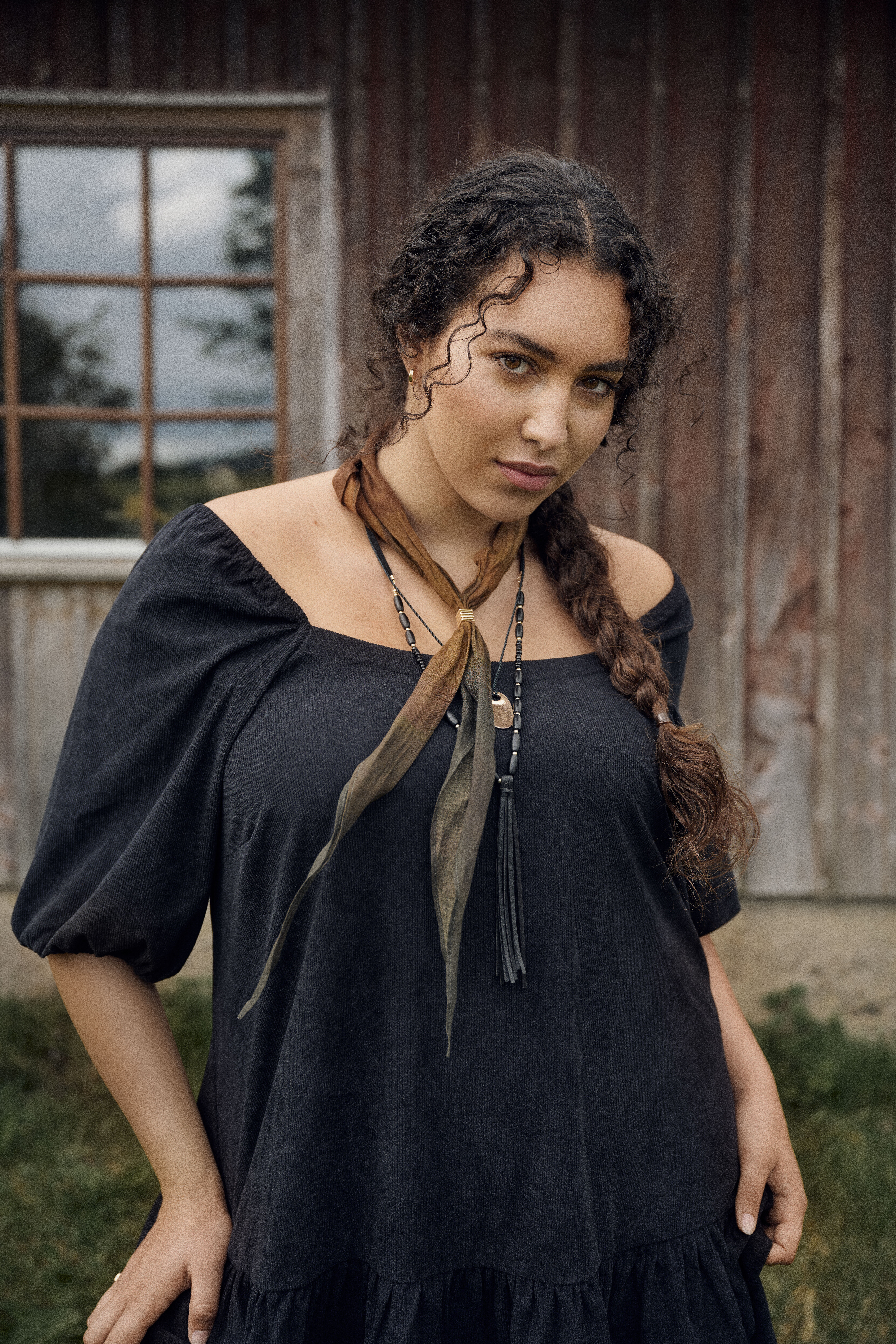 Zizzi Aksamitna sukienka z kwadratowym dekoltem, , Model