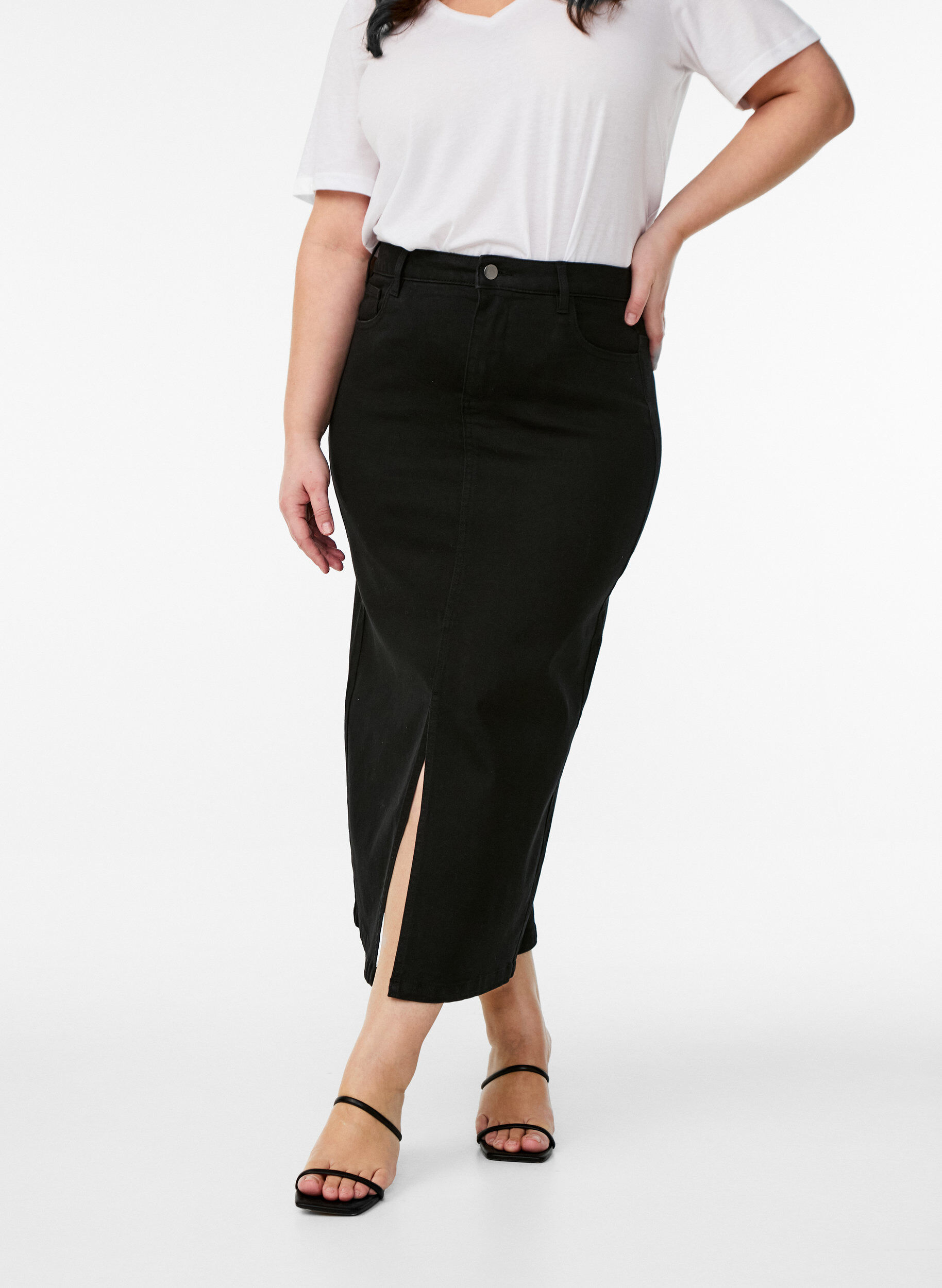 Zizzi FLASH - Jeansowa sp&oacute;dnica midi z rozcieciem z przodu, Czarne, Model image number 2