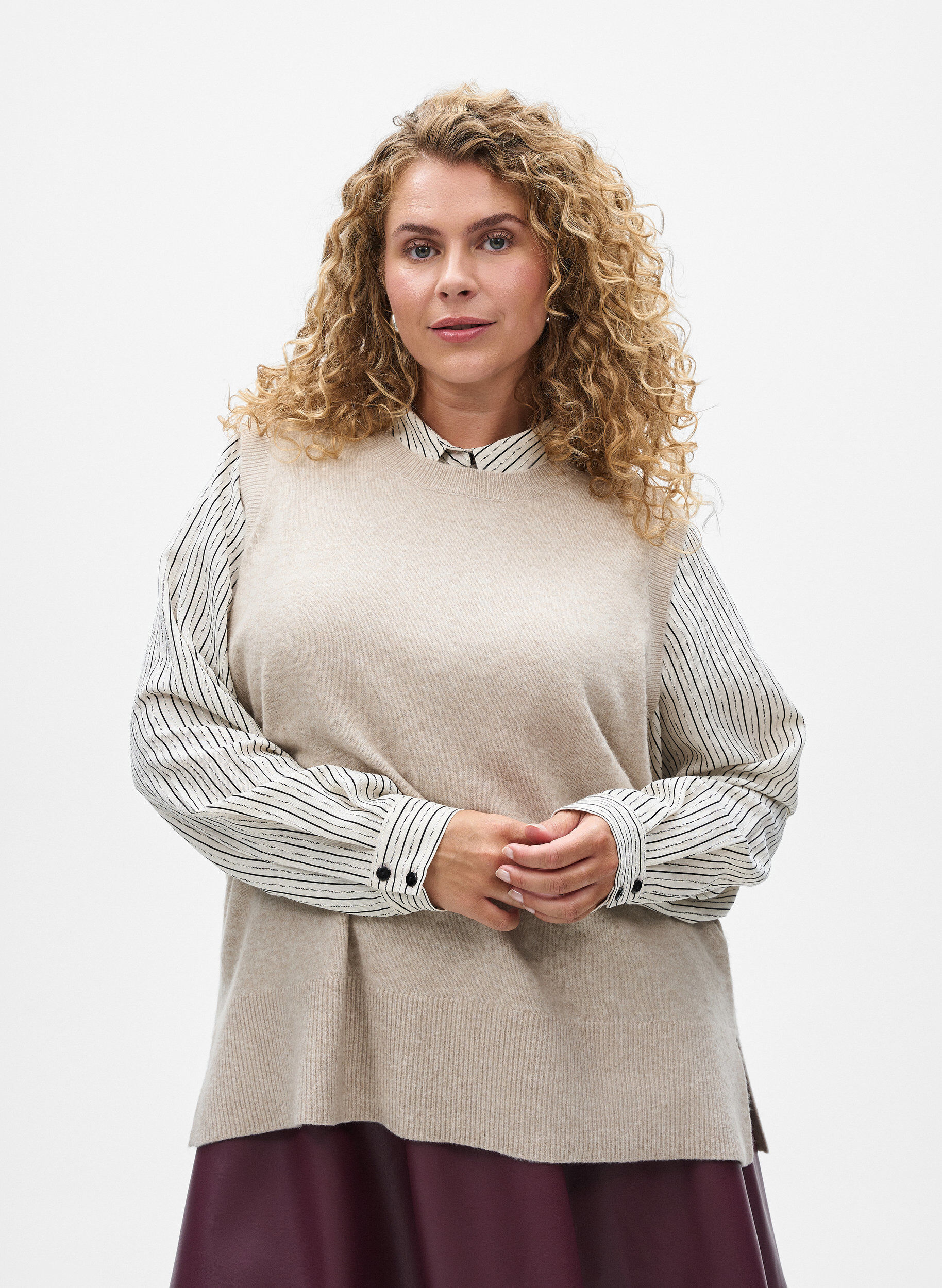 ZizziDzianinowy bezrekawnik ze sciagaczem na brzegach, Beżowy, Model image number 0