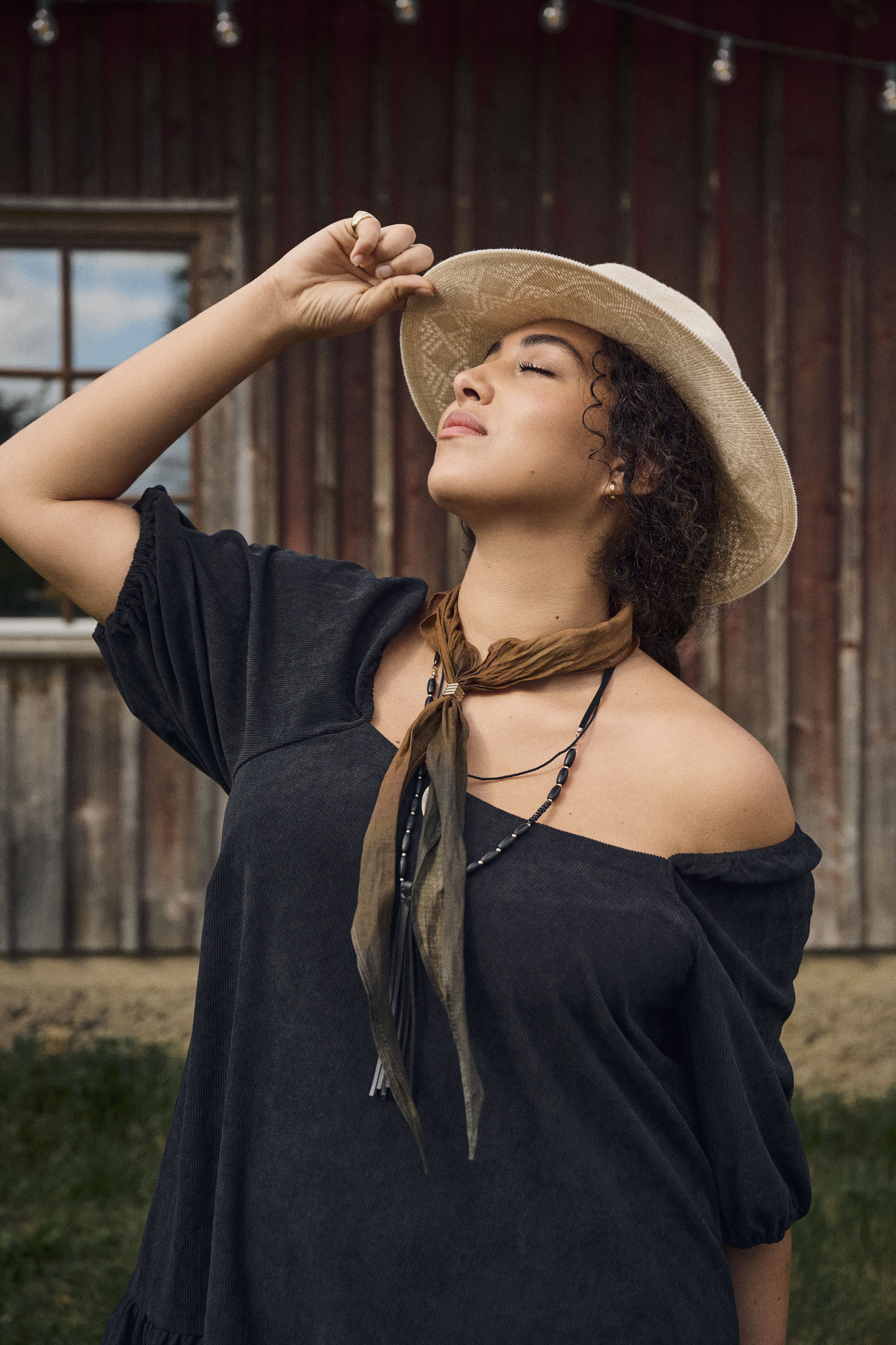 Zizzi Aksamitna sukienka z kwadratowym dekoltem, , Model