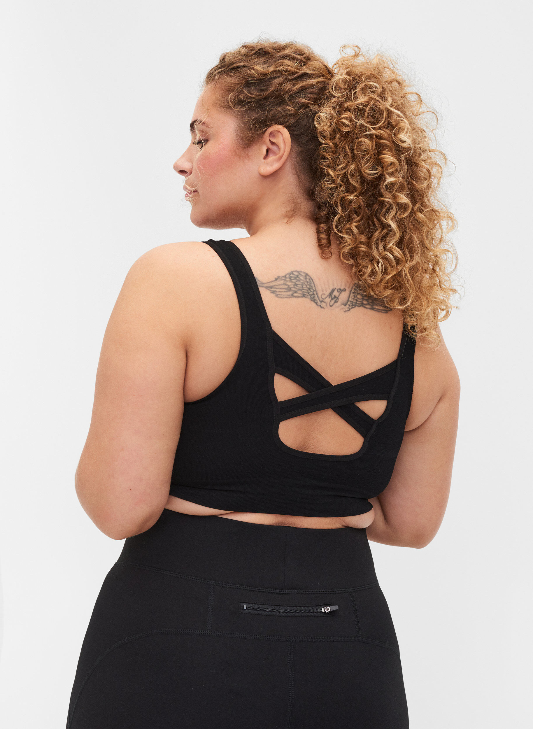 Zizzi Plain crossback sports bra, Black, Model image number 1