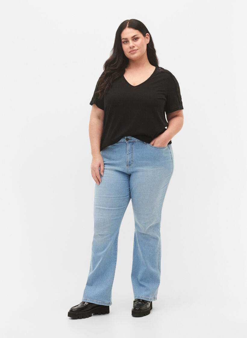 Bluzka z krótkim rekawem z koronka i dekoltem w szpic, Black, Model image number 2