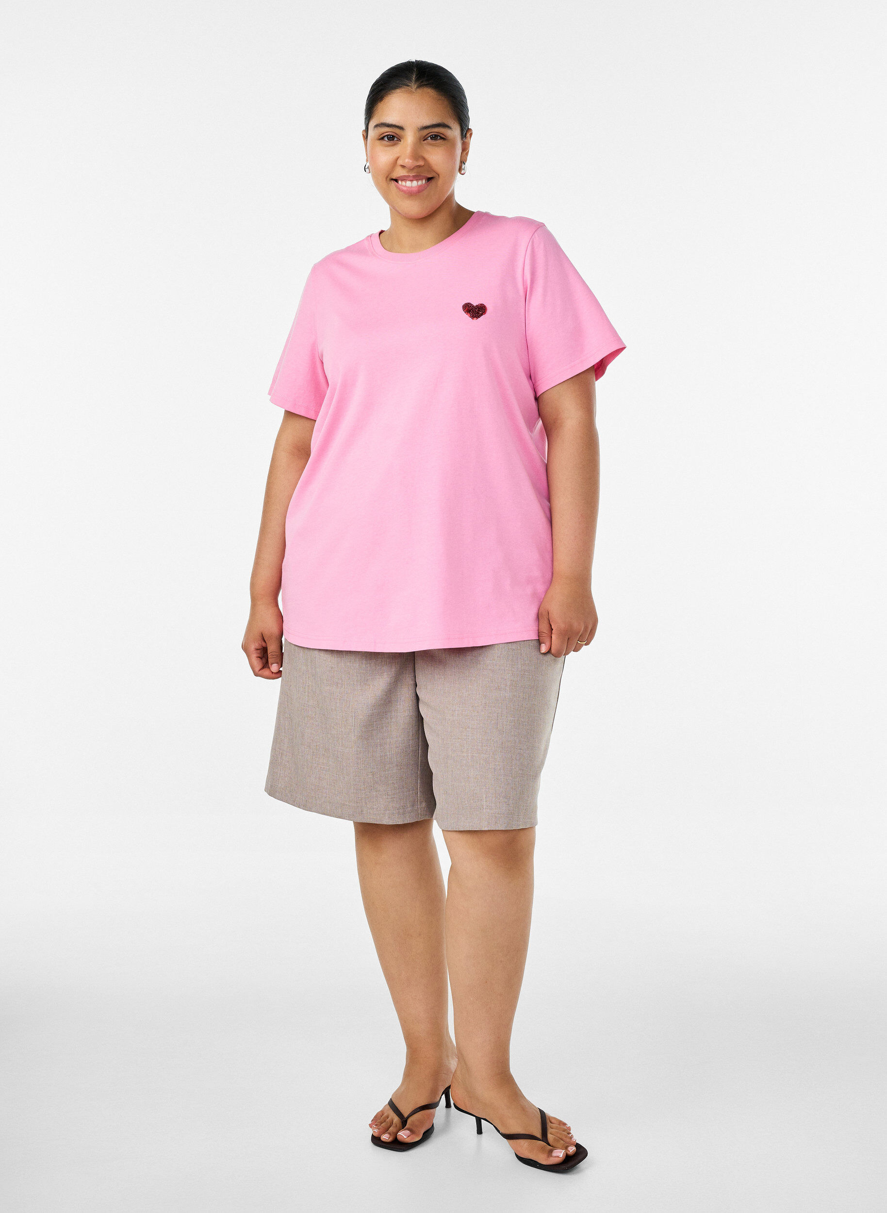 ZizziT-shirt z cekinowym serduszkiem i kolorowym nadrukiem na plecach, R&oacute;żowy, Model image number 1