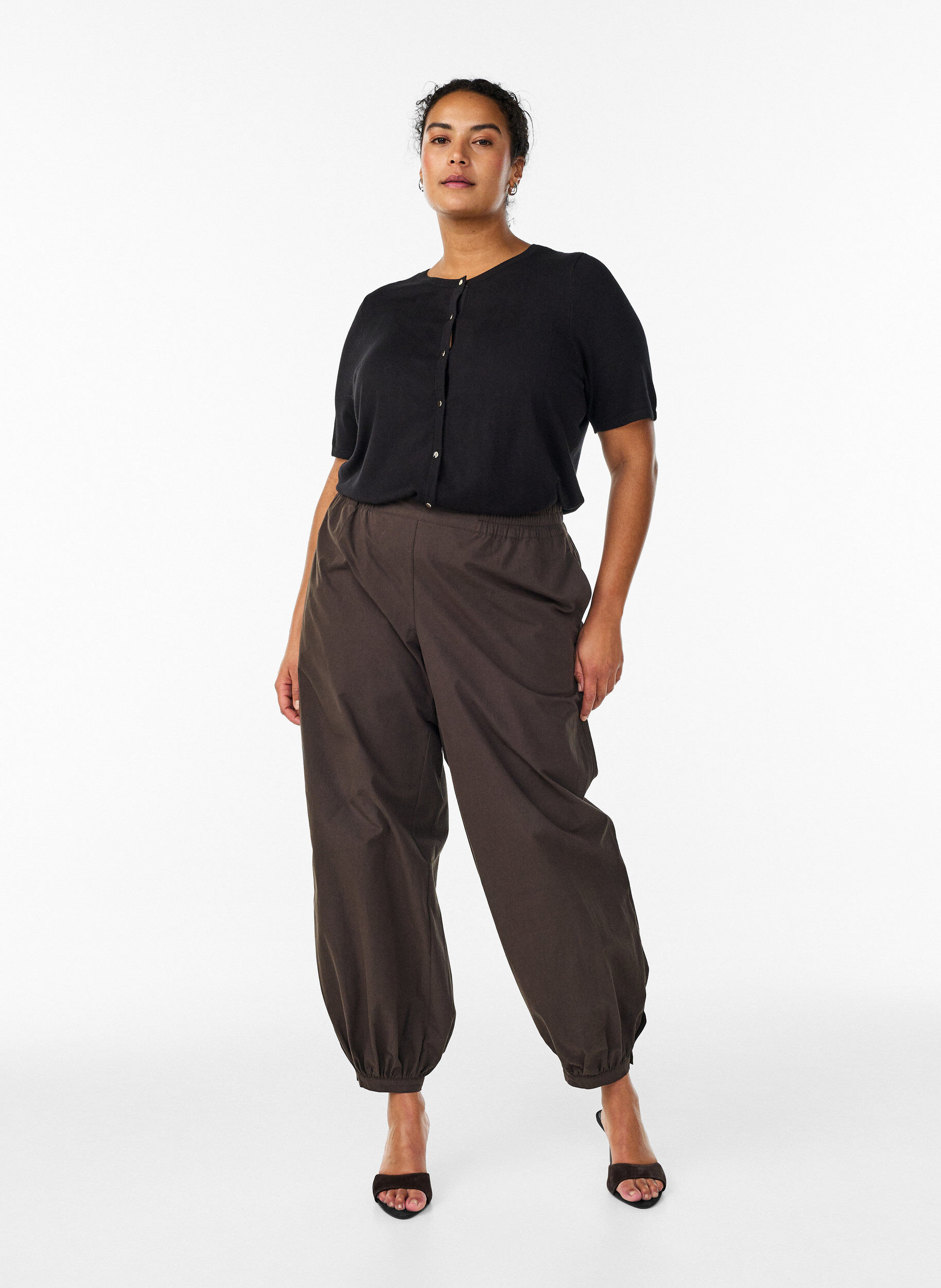 Zizzi Kr&oacute;tki kardigan dzianinowy z wiskozy, Czarne, Model image number 1