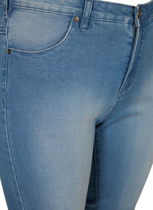 Amy capri jeans z wysokim stanem i bardzo dopasowanym krojem, Light blue denim, Packshot image number 2