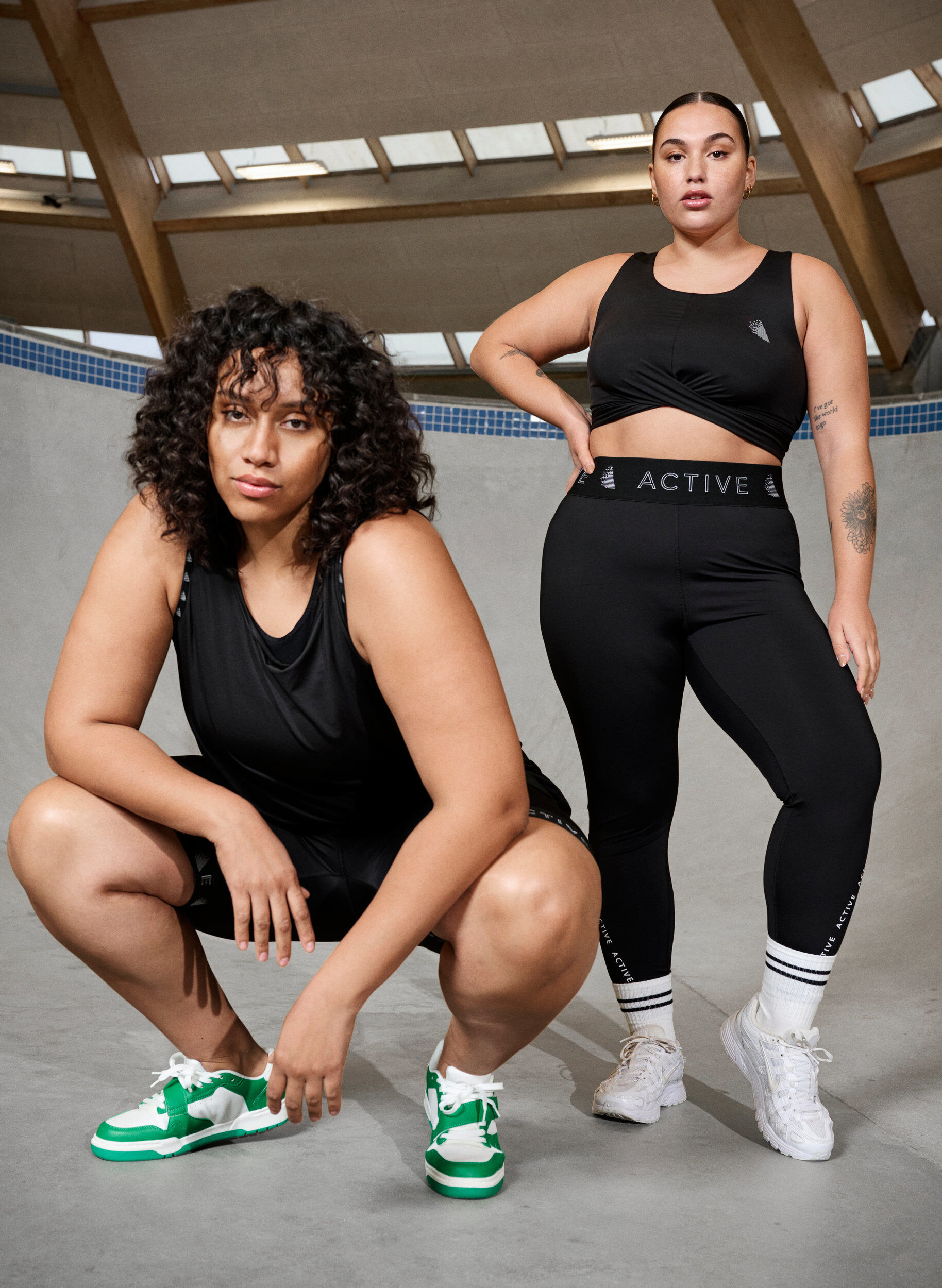 Zizzi Sports bra with cross detail, Black, Image image number 0