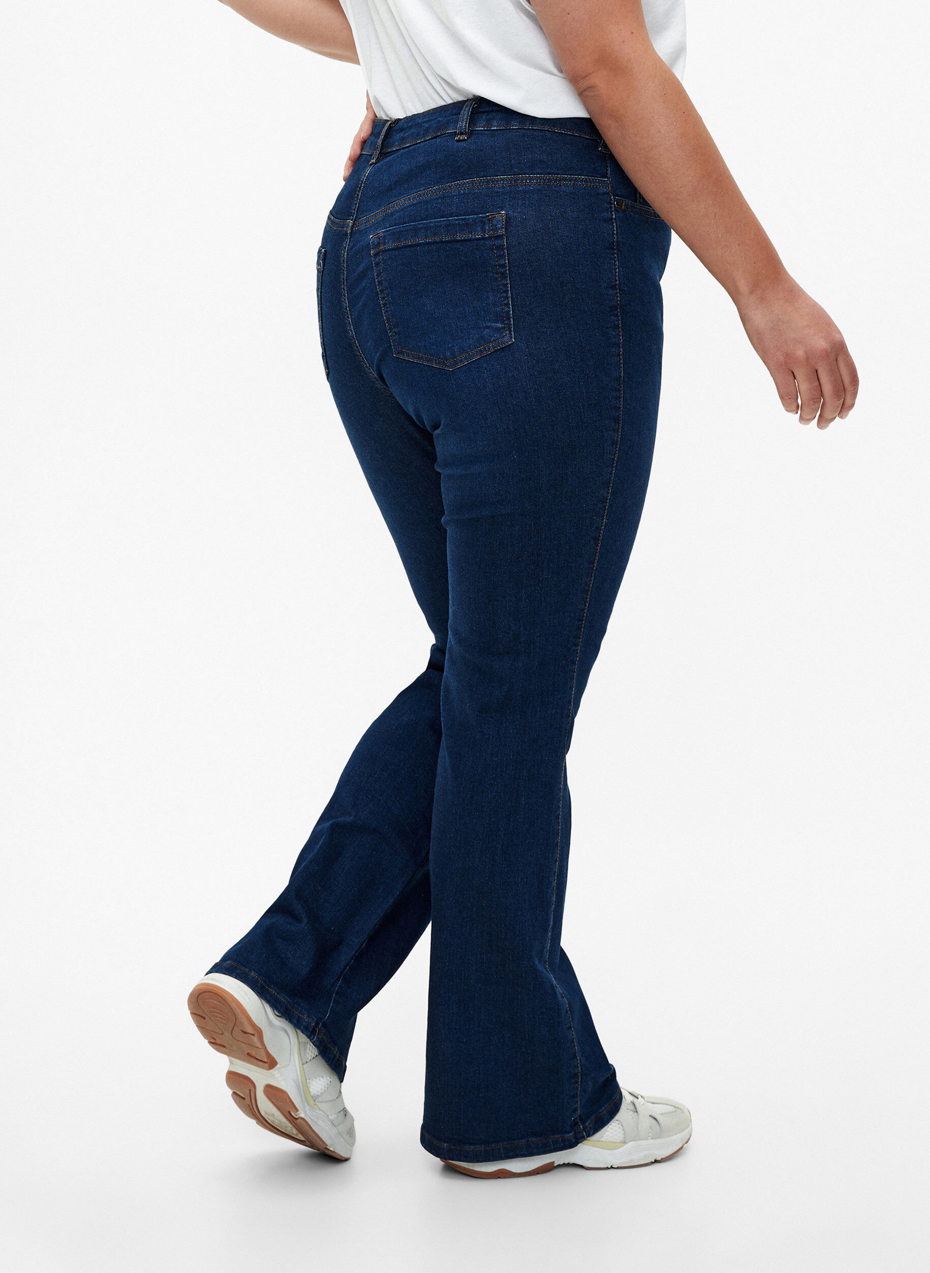 Zizzi  Jeansy typu bootcut Ellen z wysokim stanem, Niebieskie, Model image number 3