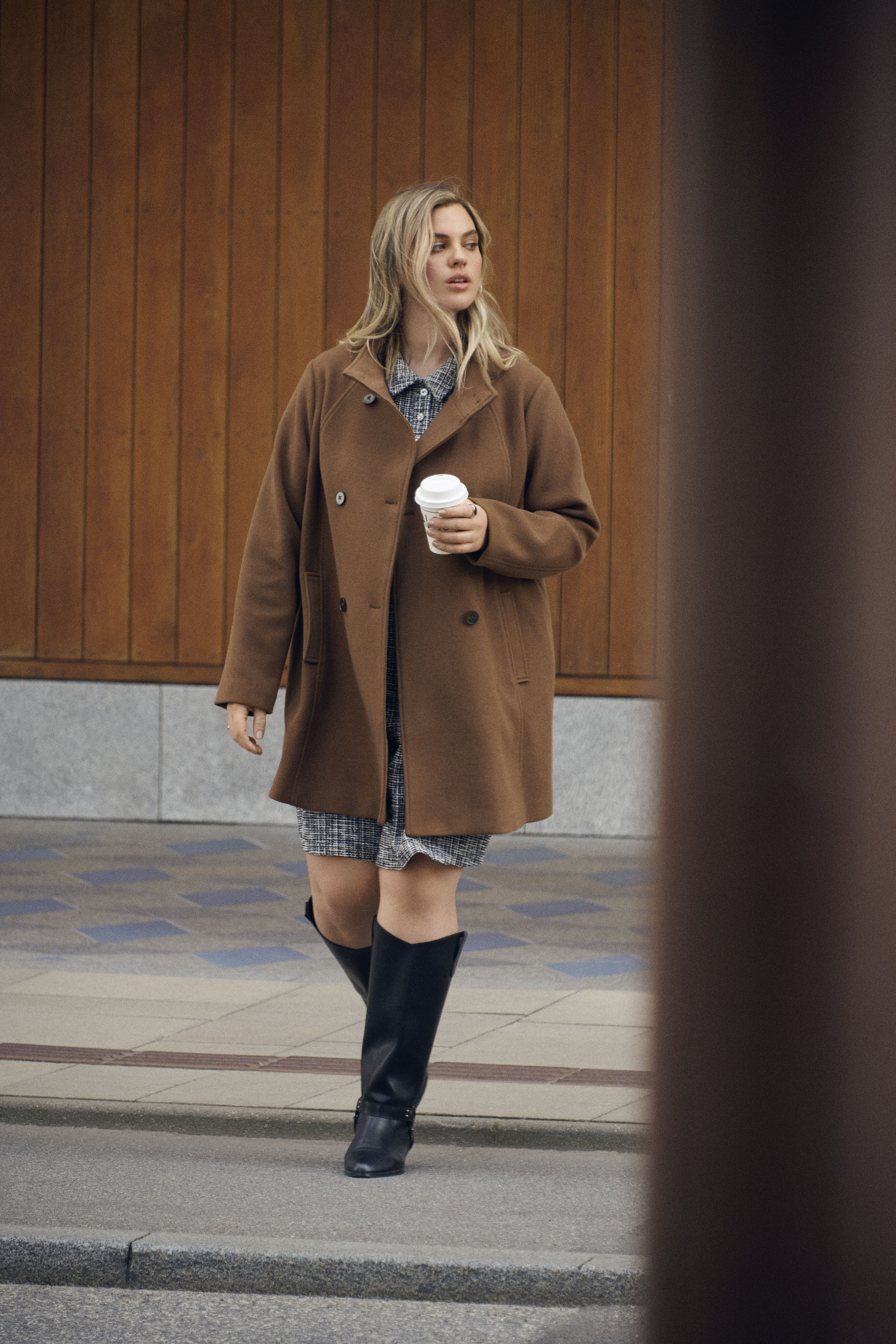 Zizzi Wygląd z płaszczem, , Model