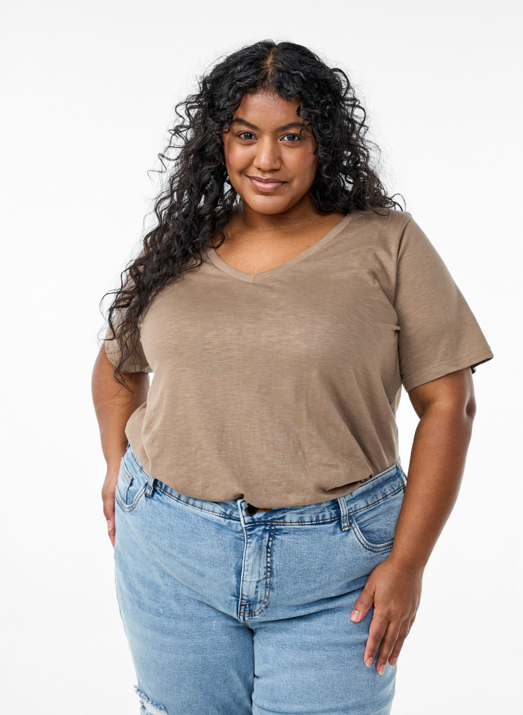 Koszulka basic z kr&oacute;tkim rekawem i dekoltem w szpic, Brązowy, Model