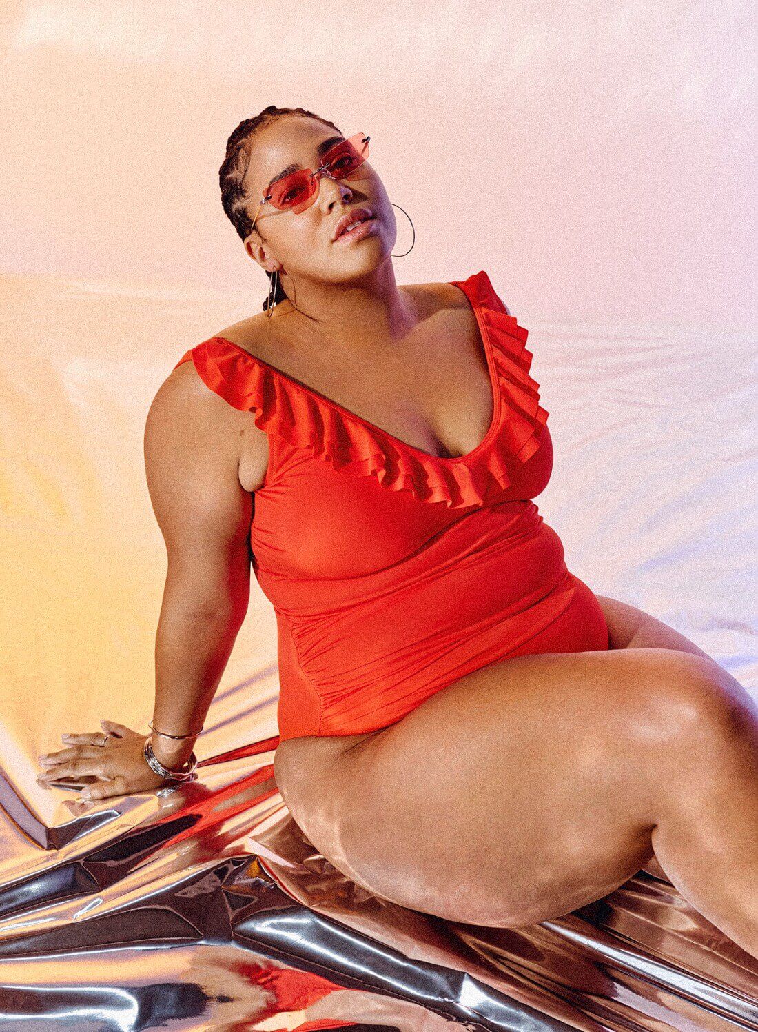 Czerwony str&oacute;j kąpielowy, , Model