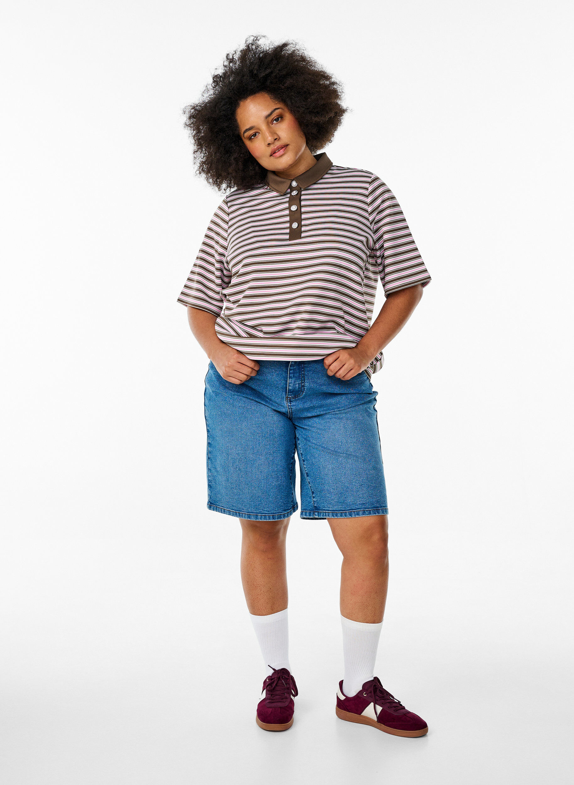 Zizzi Koszulka polo w paski z kr&oacute;tkim rekawem i zamkiem blyskawicznym, Brązowy, Model image number 1