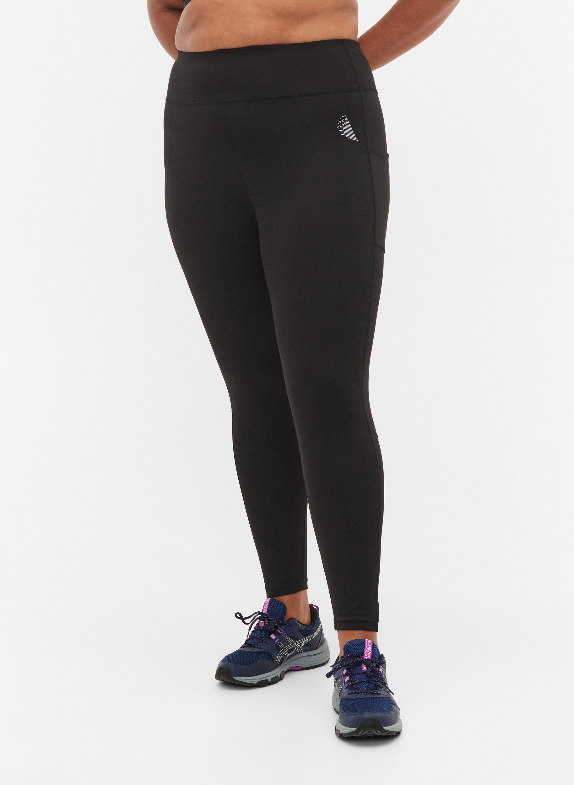 Zizzi CORE, POCKET TIGHTS &ndash; Legginsy sportowe z kieszeniami na bokach, Black, Model image number 3