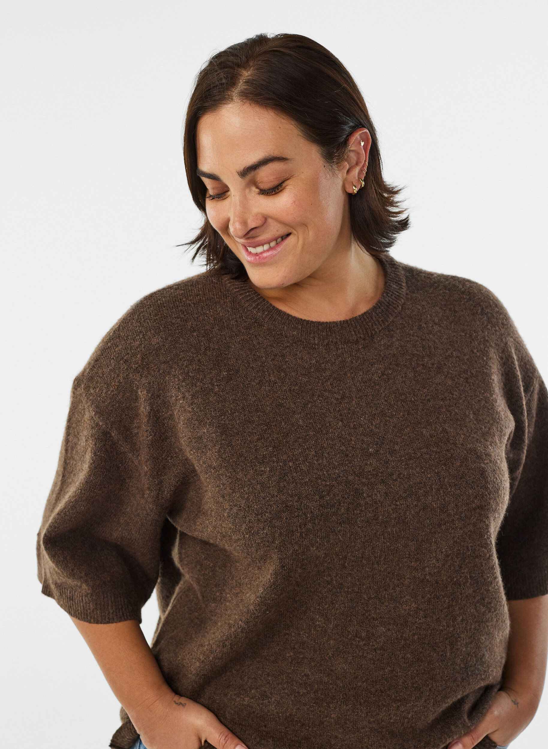 Zizzi Luzna dzianinowa bluzka z kr&oacute;tkim rekawem, Brązowy, Model image number 3