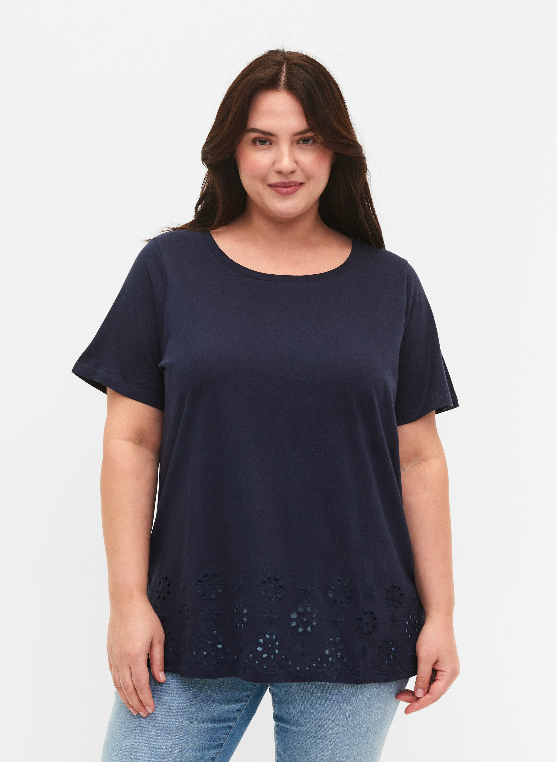 Zizzi Bawelniana koszulka z&nbsp;angielskim haftem, Navy Blazer, Model image number 0