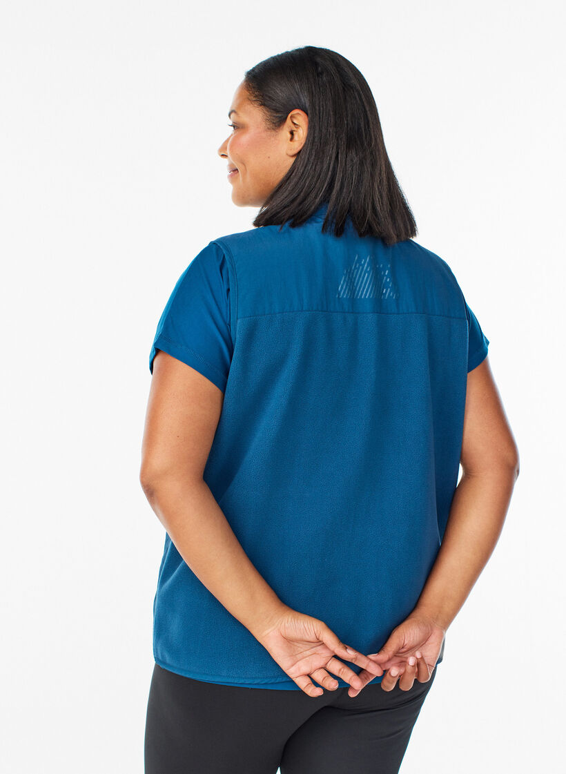 Bezrekawnik polarowy z wysokim kolnierzem i kieszeniami, Niebieskie, Model