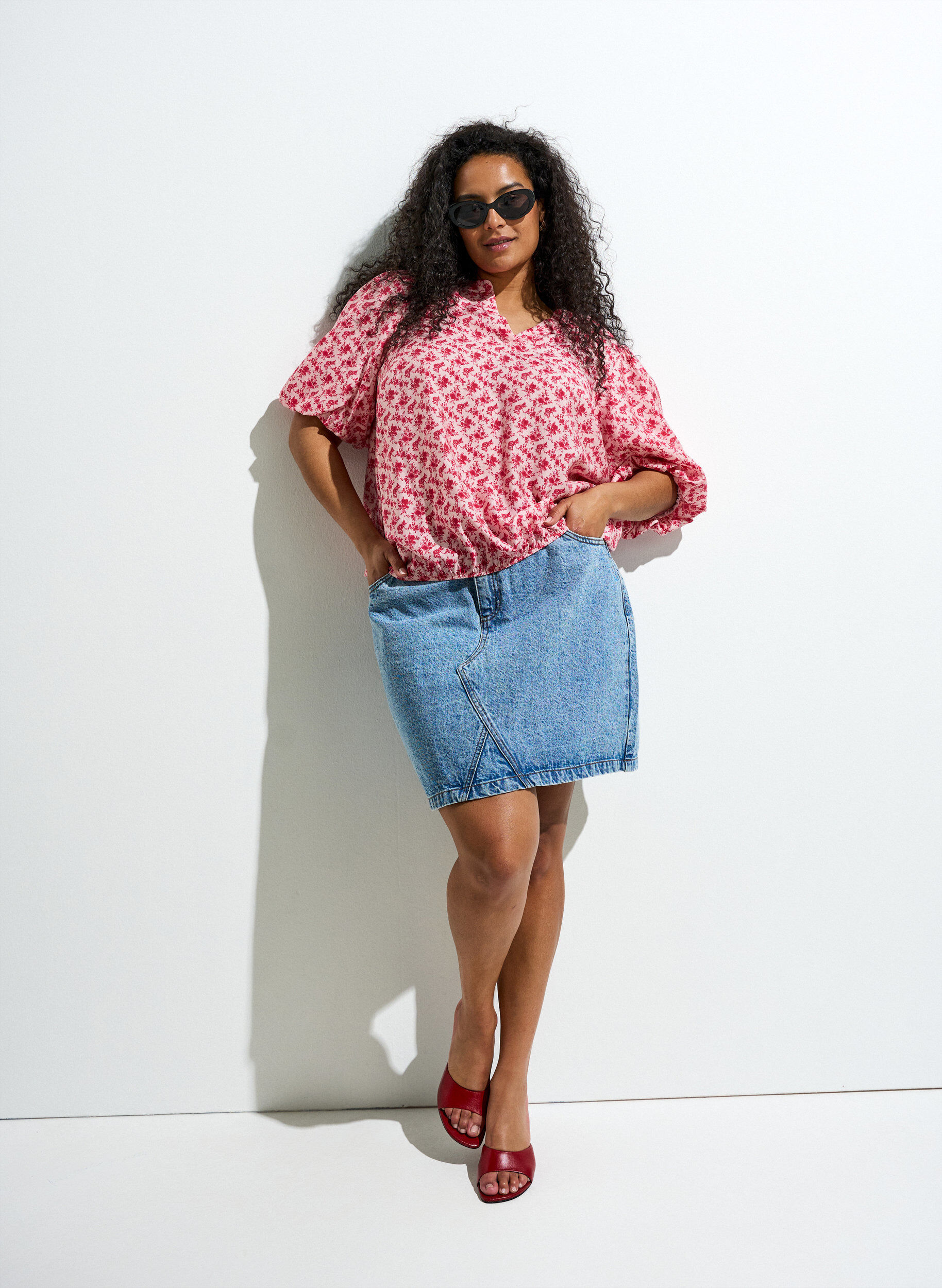 ZizziBluzka z wiskozy z kwiatowym wzorem i bufiastymi rekawami, Czerwony, Image image number 0