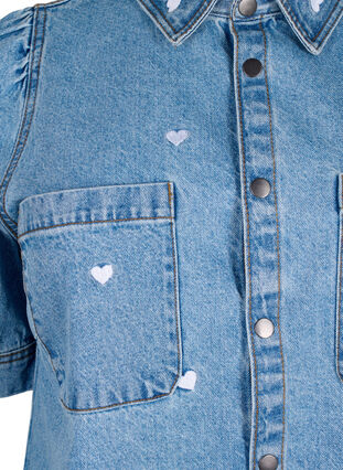 Jeansowa sukienka z haftowanymi sercami, Light blue denim, Packshot image number 2