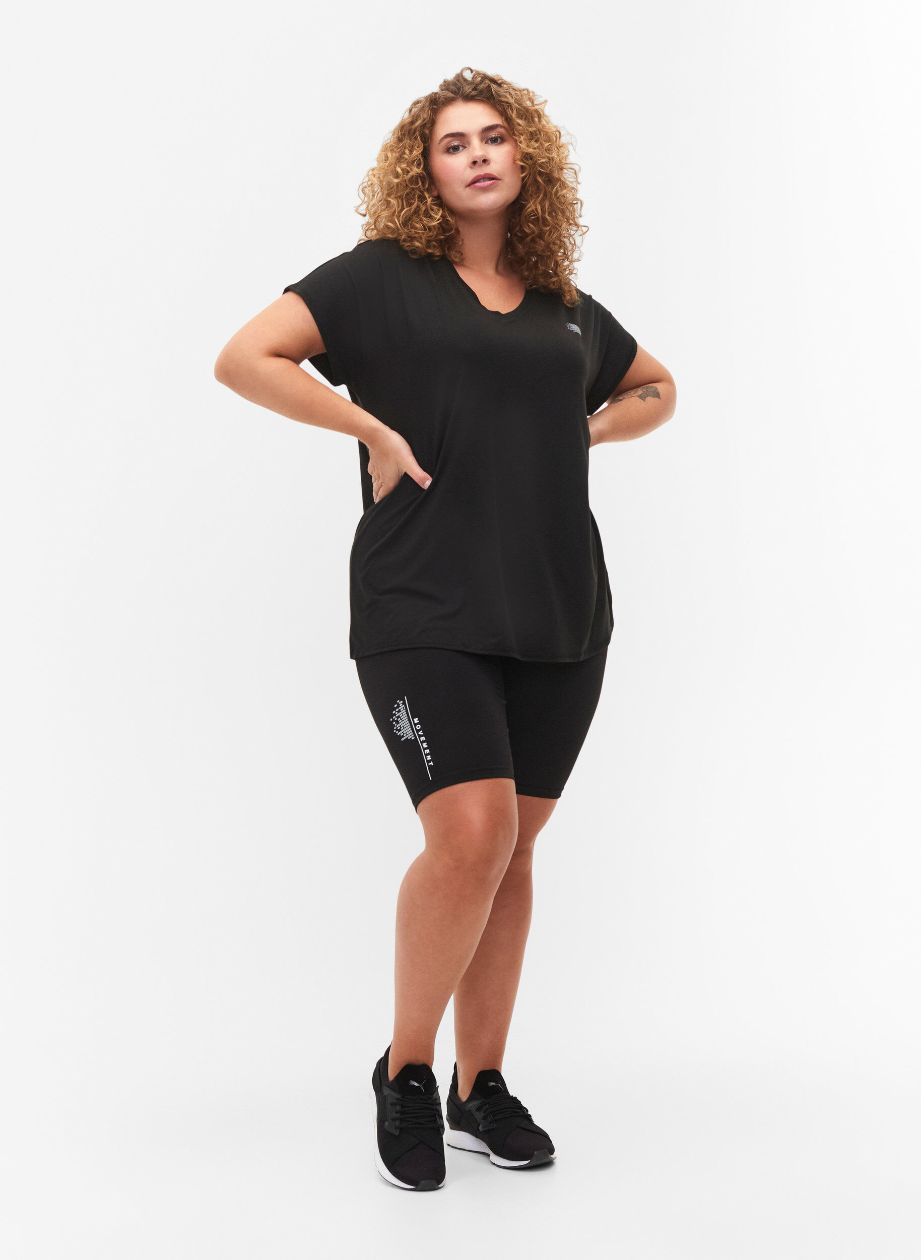 Zizzi Obcisle szorty treningowe z logo, Black, Model image number 2