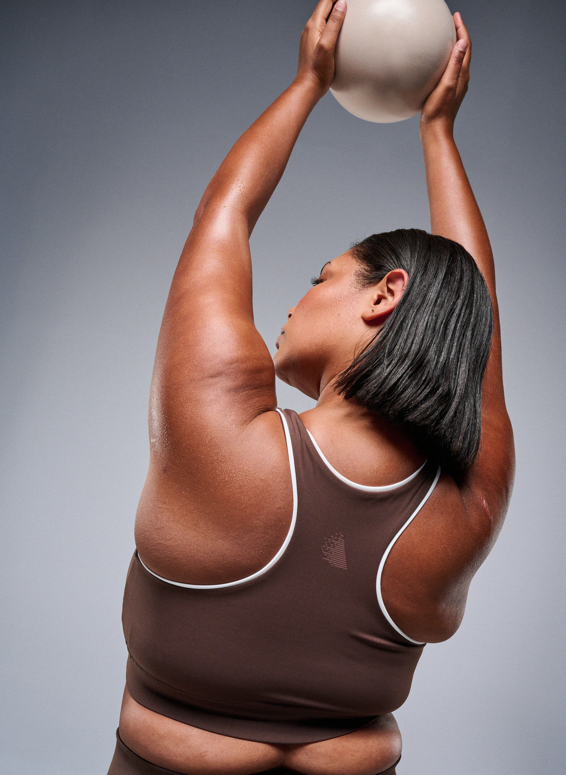 Zizzi  Biustonosz sportowy o fasonie racerback z kontrastowa lam&oacute;wka, Brązowy, Image image number 0