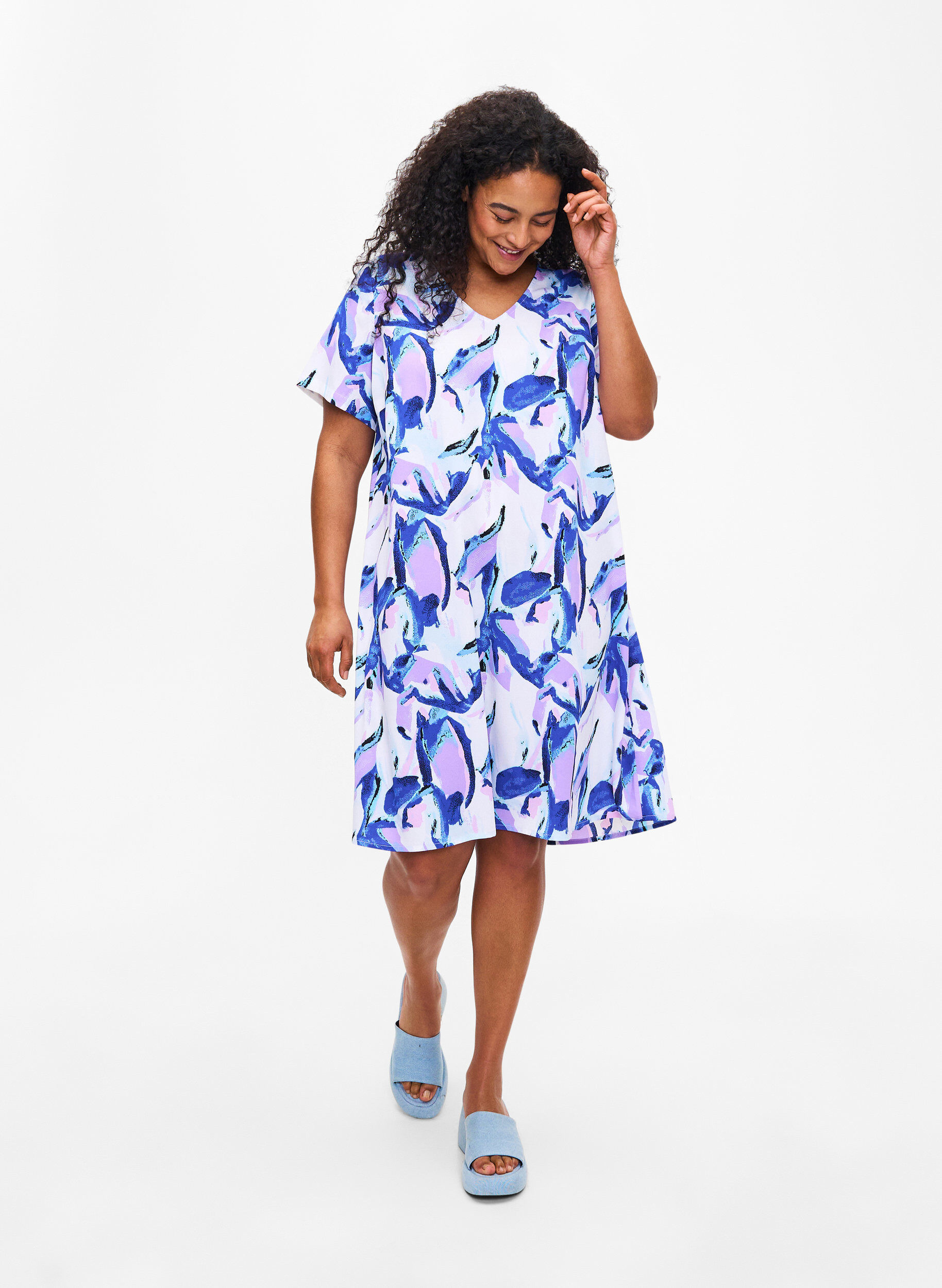 Zizzi FLASH &ndash; sukienka z dekoltem w szpic i z nadrukiem, Snow White Flower, Model image number 2