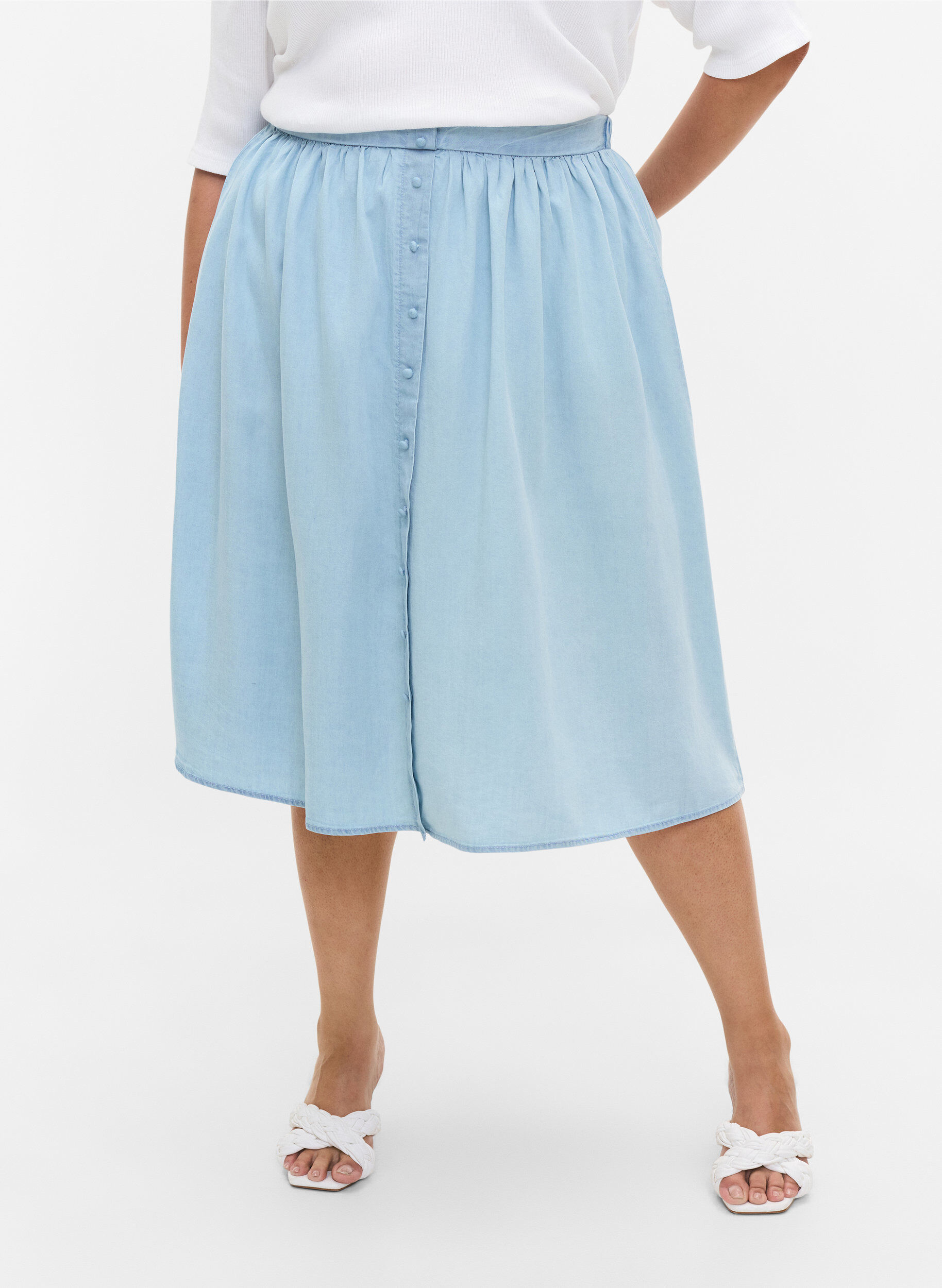 Zizzi 	 Loose skirt with buttons, Light Blue, Model image number 2