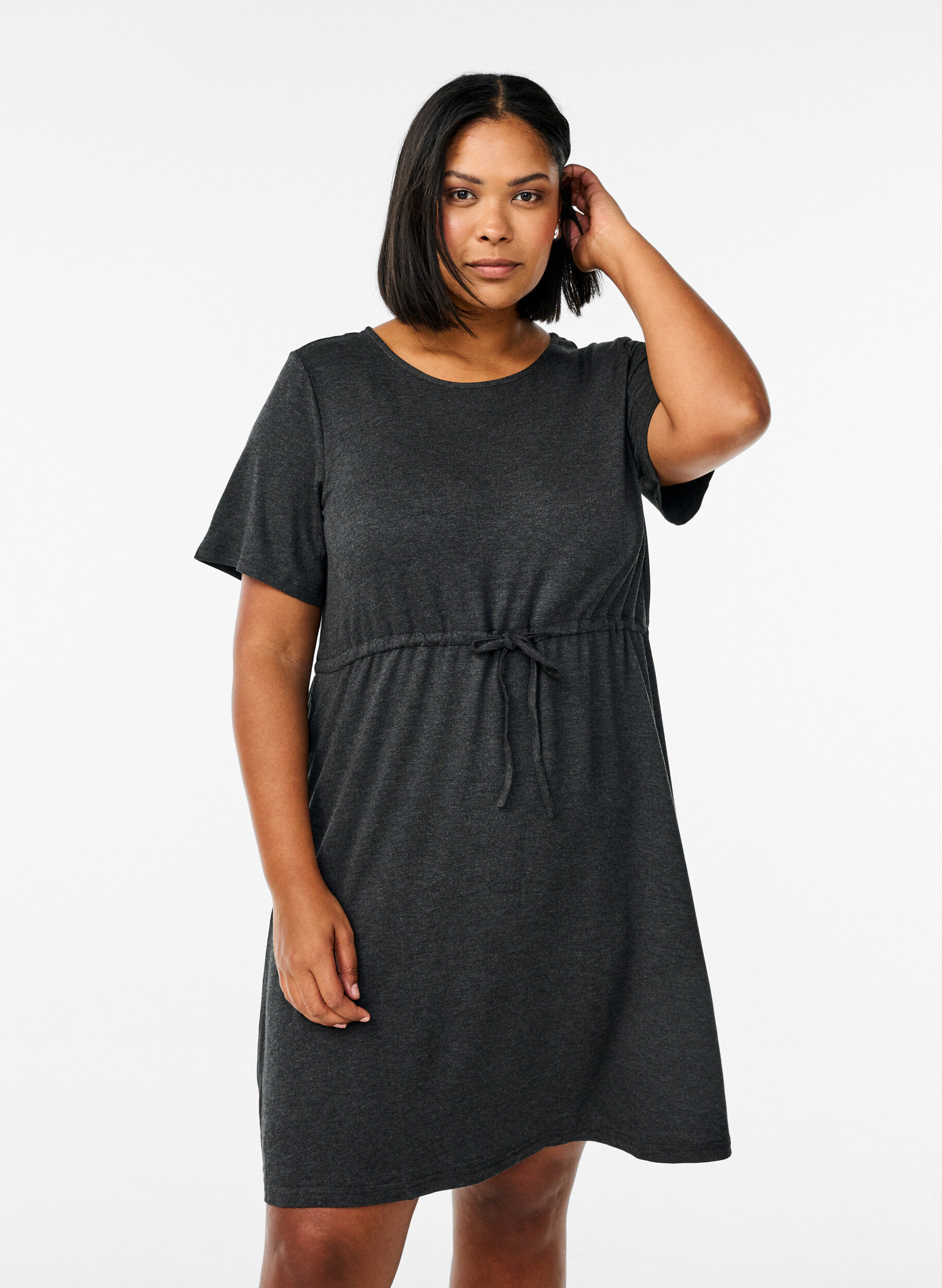 Zizzi Kr&oacute;tka sukienka z dzerseju z wiazanym paskiem, Ciemnoszary, Model image number 0