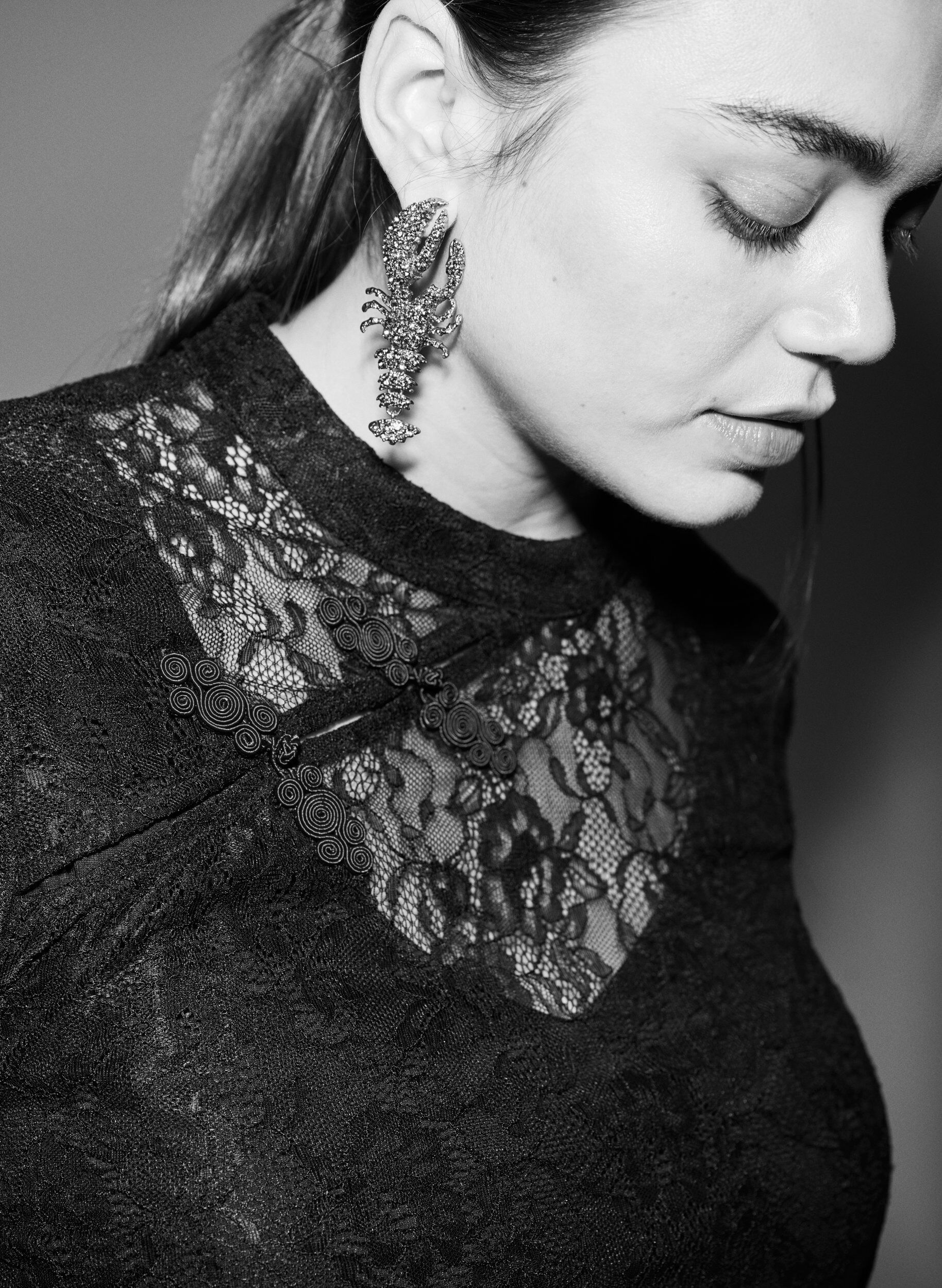 Zizzi Koronkowa bluzka z&nbsp;fantazyjnym wiazaniem i&nbsp;kr&oacute;tkim rekawem, Czarne, Image image number 0