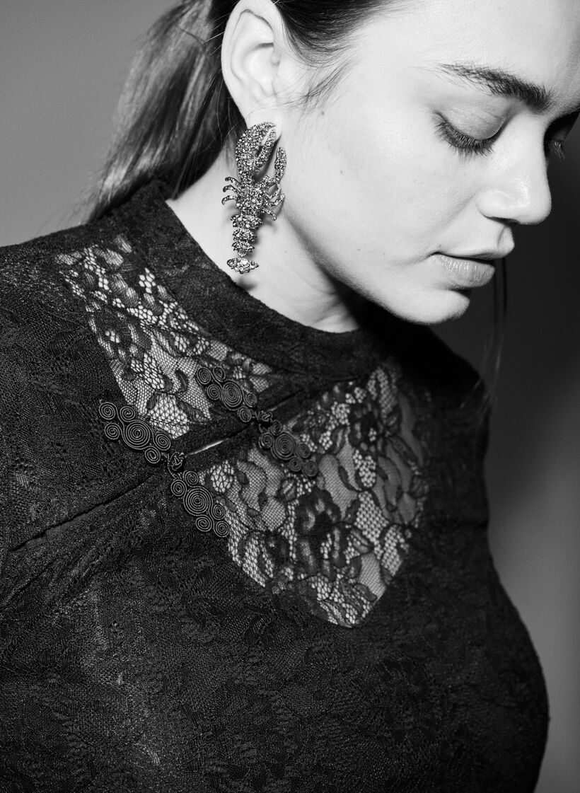 Koronkowa bluzka z fantazyjnym wiazaniem i krótkim rekawem, Czarne, Image image number 0