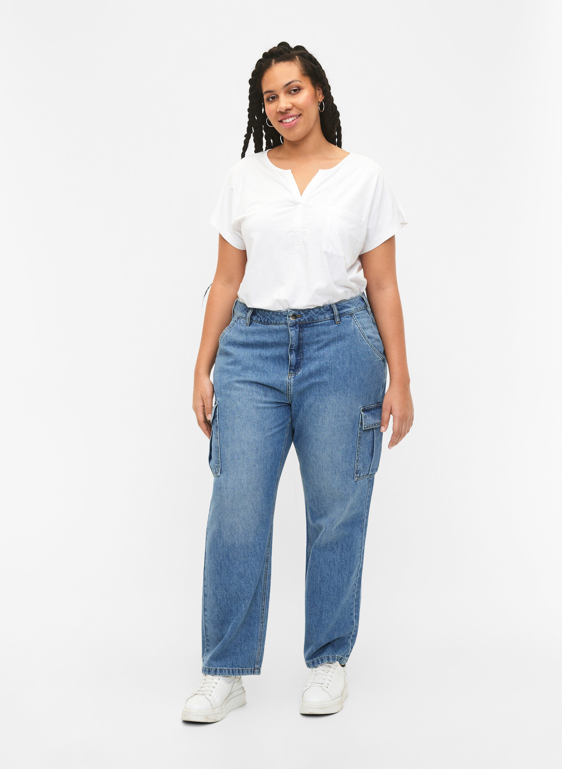 Zizzi Koszulka z dekoltem w szpic i kieszenia na piersi, Bright White, Model image number 2