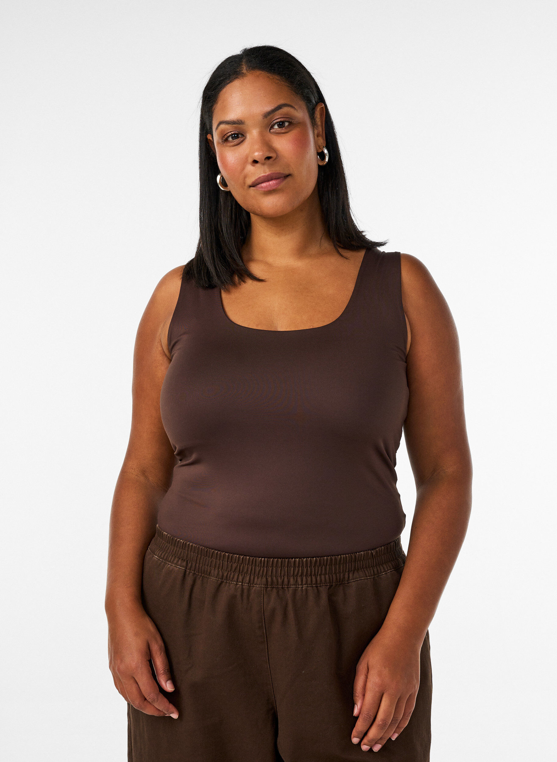 Dopasowany top basic z gladkiego materialu, Brązowy, Model