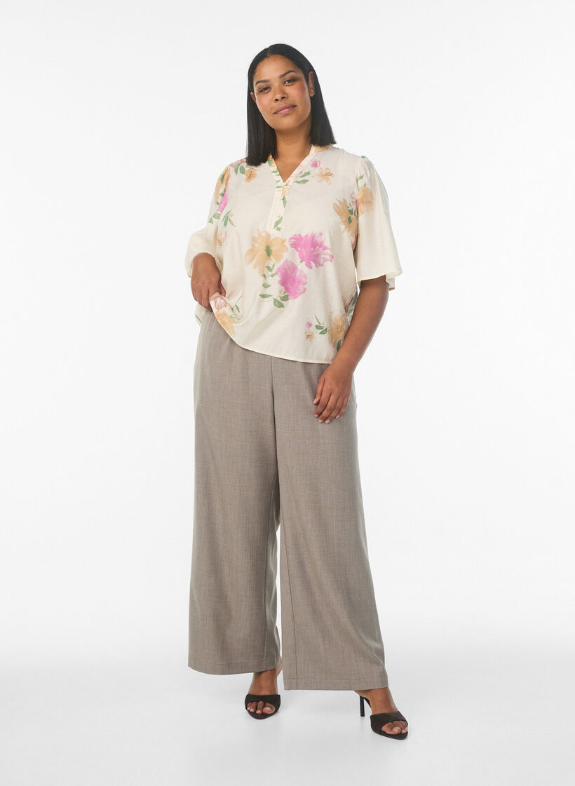 Bluzka z kwiatowym wzorem, z kolnierzykiem z falbanka i rekawami 1/2, Beżowy, Model image number 1