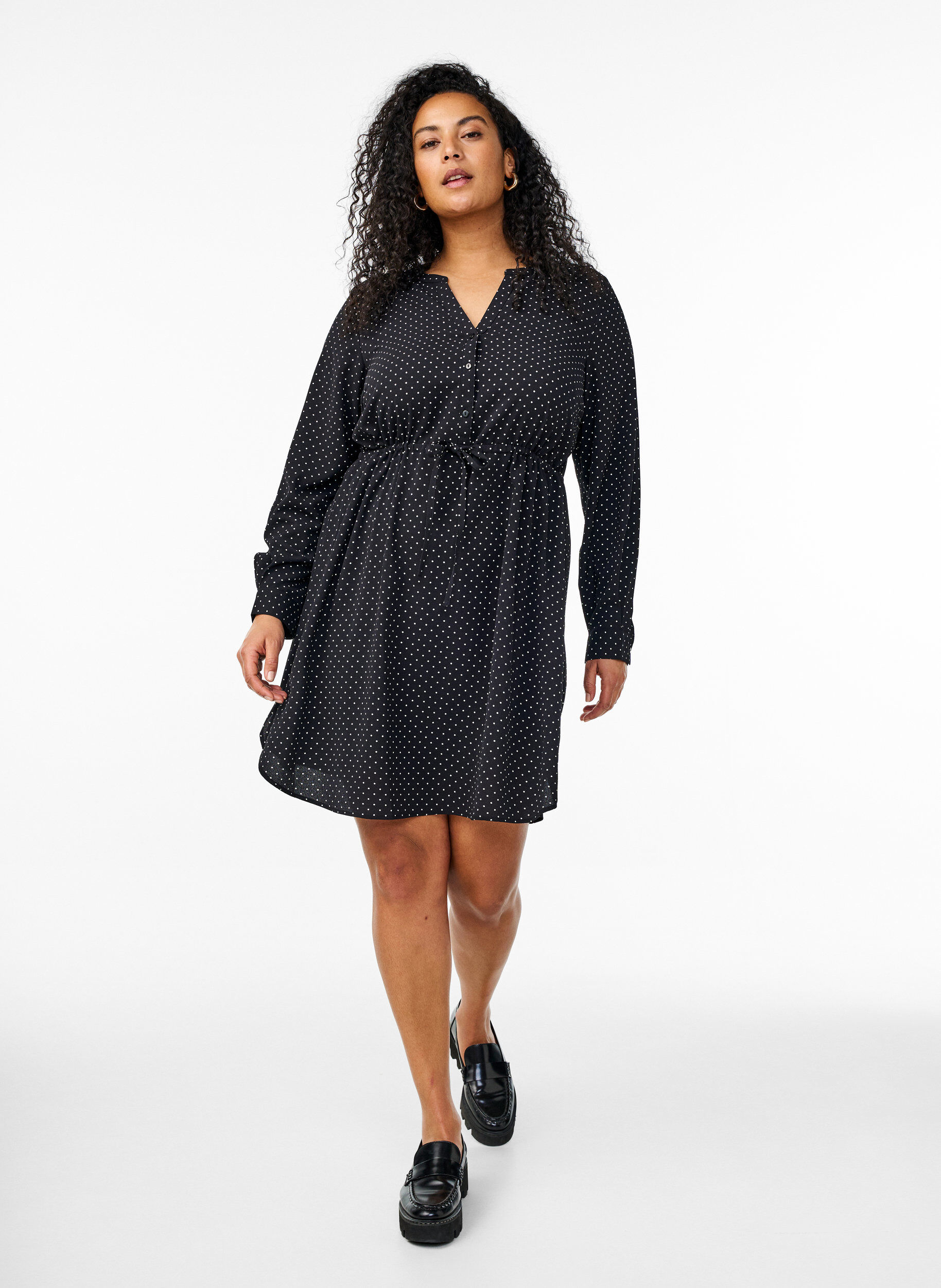 Zizzi Sukienka do kolan z wiazanym paskiem, Czarne, Model image number 1