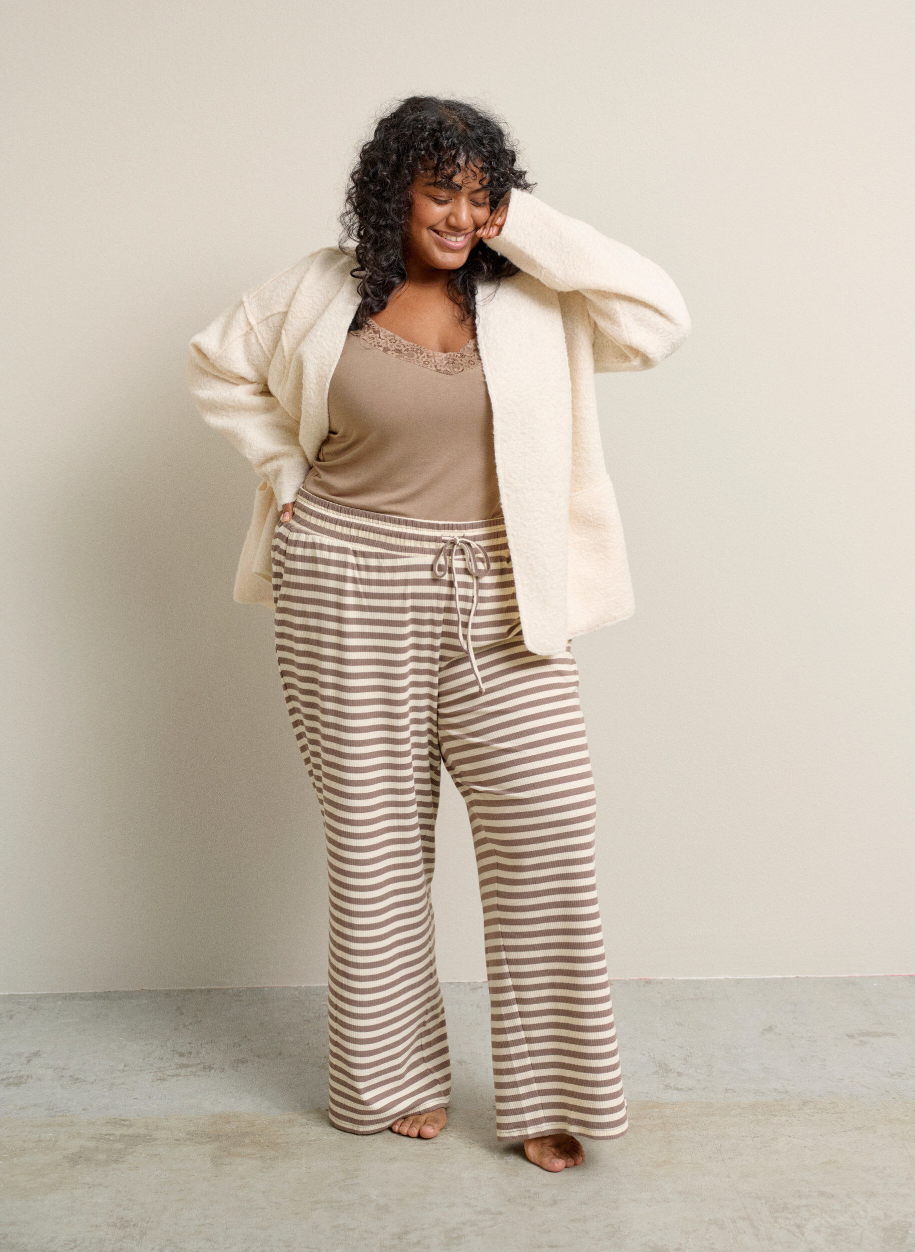 Zizzi Luzny kardigan z kieszeniami, Biały, Image image number 0