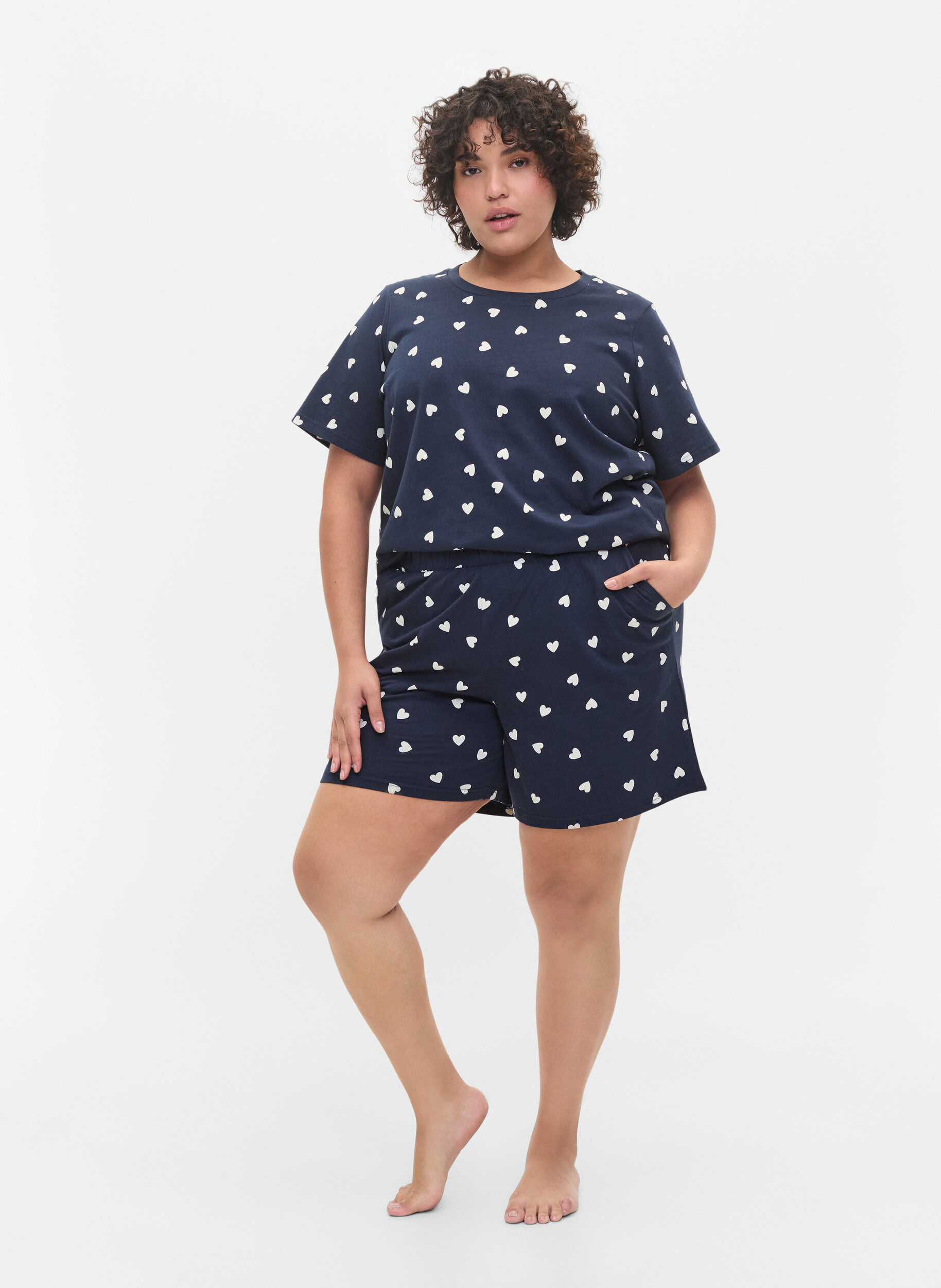 Zizzi Short sleeved pyjama t-shirt in cotton, Navy Blazer AOP, Model image number 2