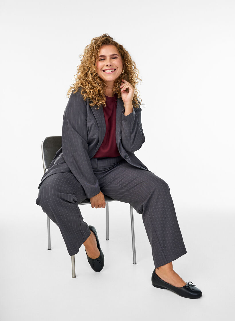 Garnitur w kolorze szarym, , Model