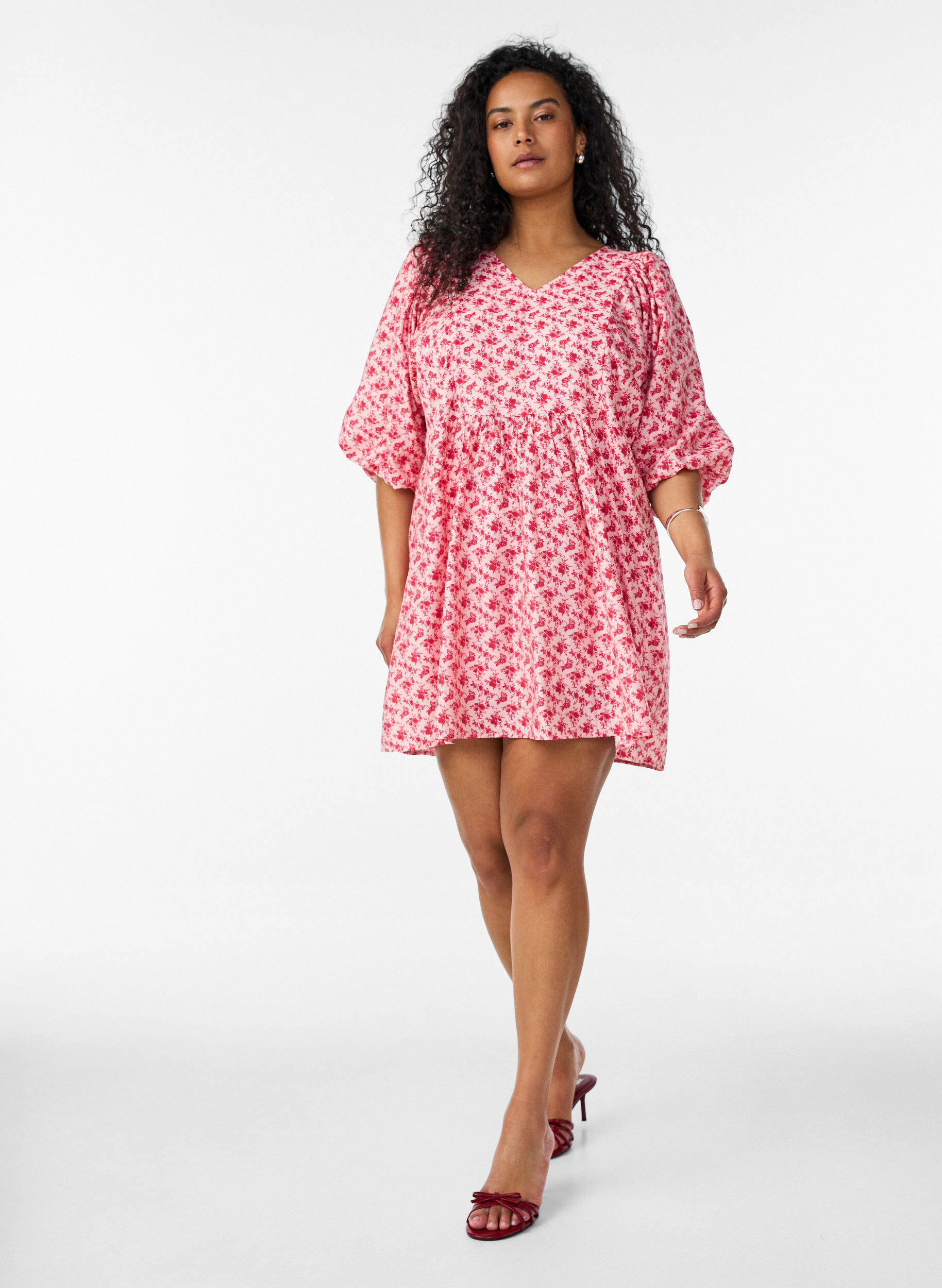 ZizziKr&oacute;tka sukienka z wiskozy o kroju empire z bufiastymi rekawami, Czerwony, Model image number 1