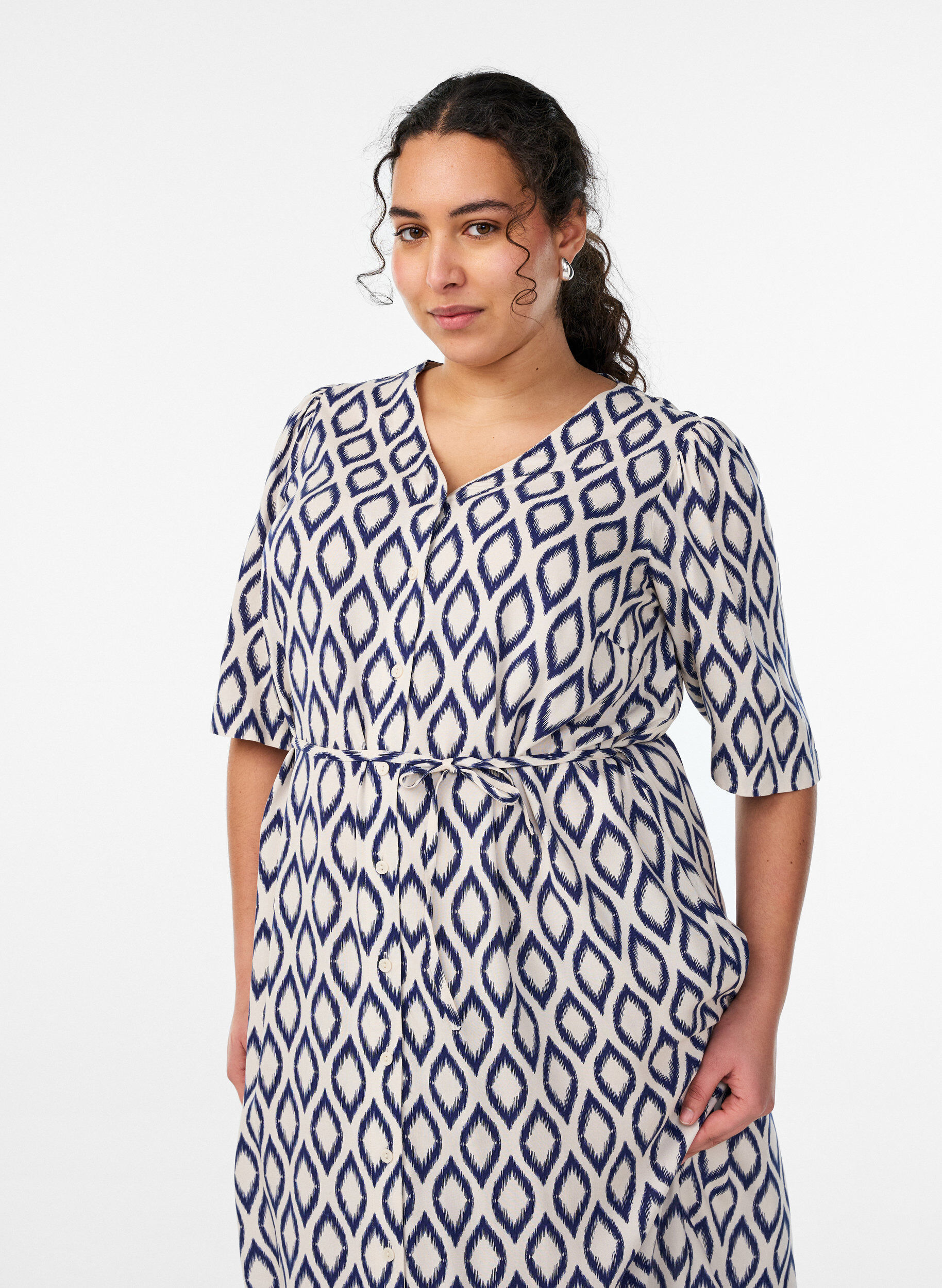 Zizzi Sukienka midi z nadrukiem i wiazanym paskiem, Biały, Model image number 2