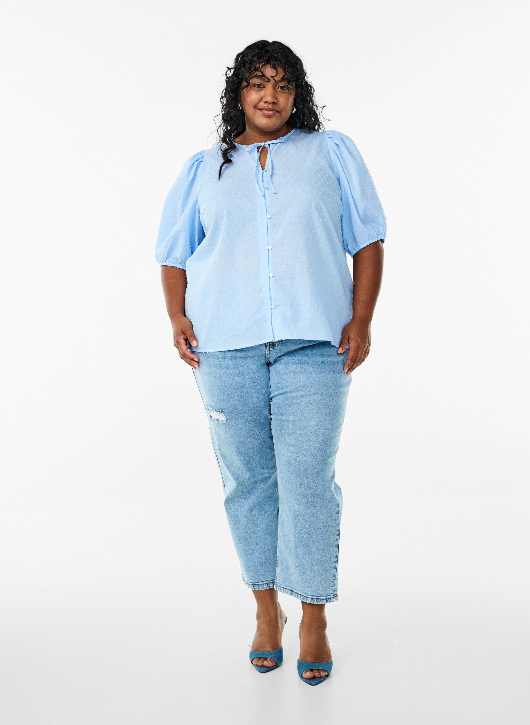 Zizzi Bluzka koszulowa z wiazanym sznurkiem i tekstura w kropki, Niebieskie, Model image number 1