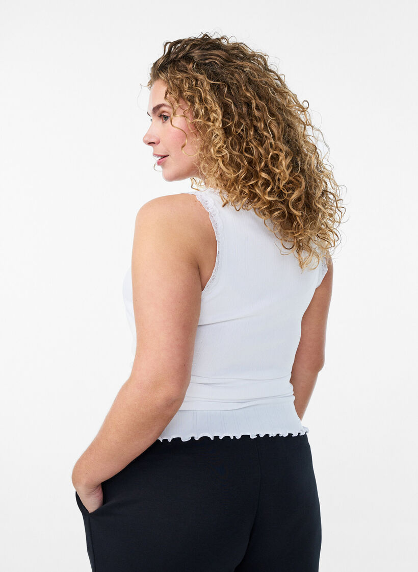 Koszulka bez rekaw&oacute;w z koronkowym wykonczeniem i haftem oczka, Biały, Model image number 2