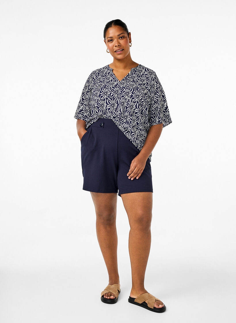 Bluzka z dekoltem w szpic i kwiatowym wzorem, White Blue Flower, Model image number 2