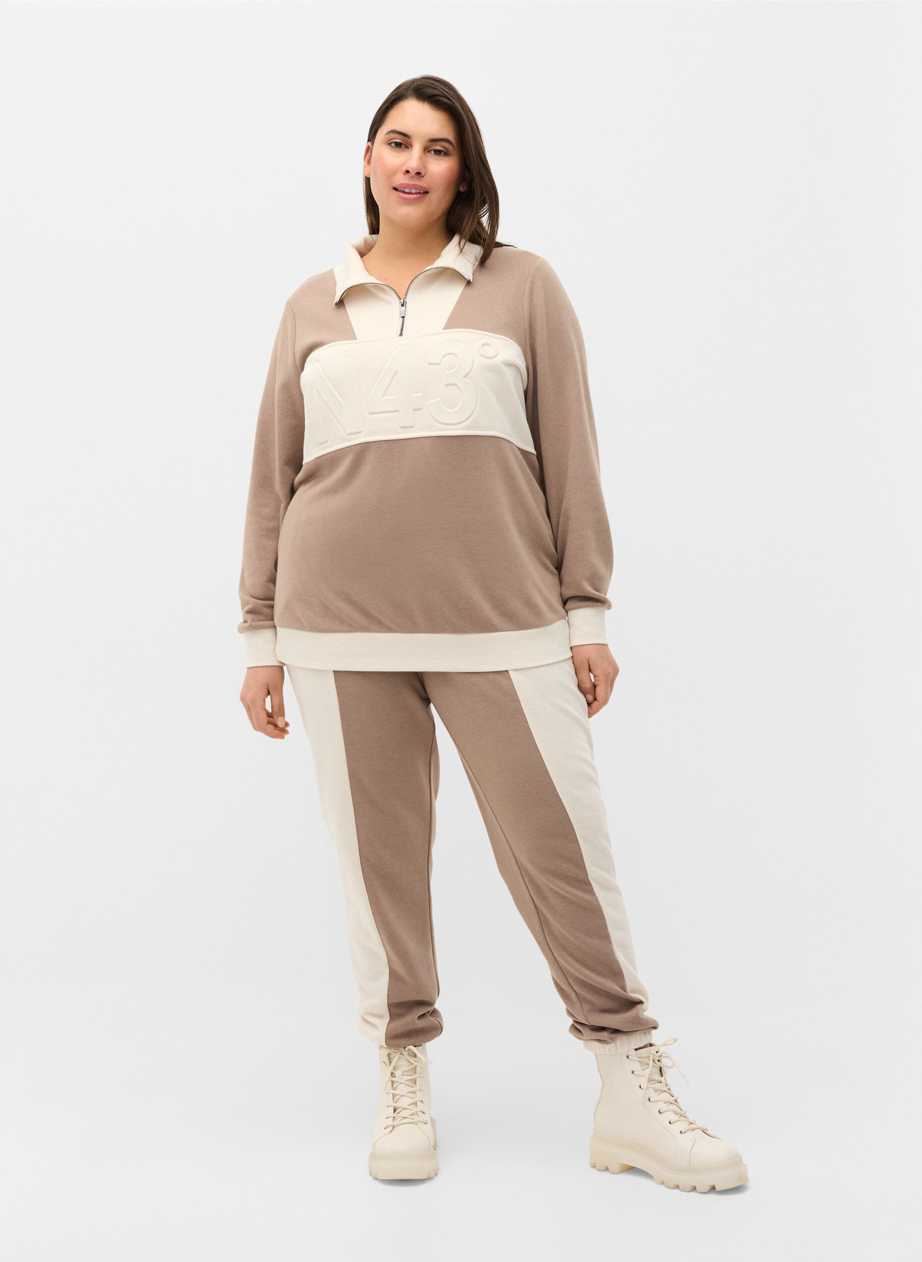 Zizzi Colour-block sweatshirt, Timber Wolf/Birch, Model image number 0