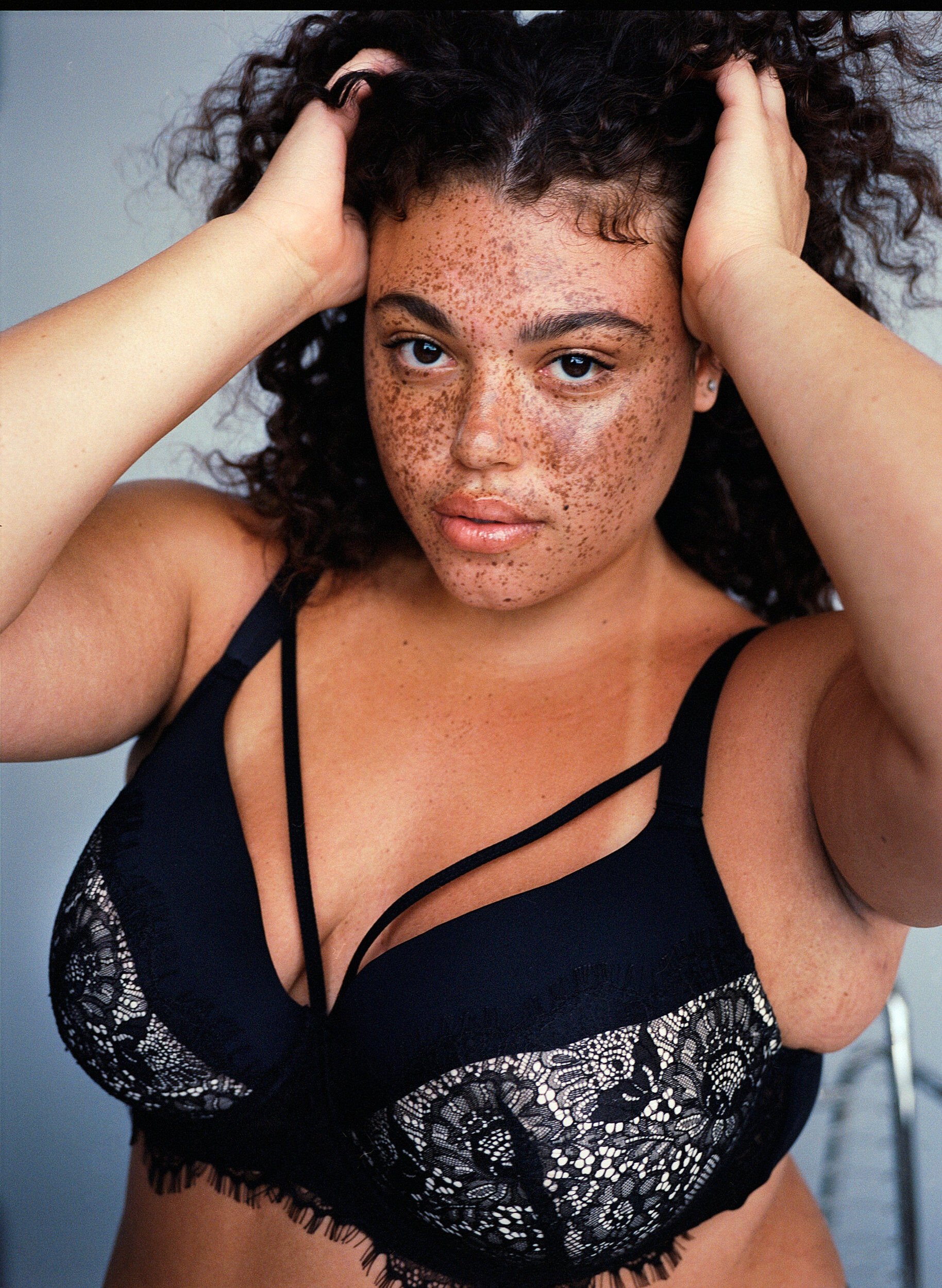 Zizzi Usztywniany biustonosz z koronka i sznurkiem, Black, Image image number 0