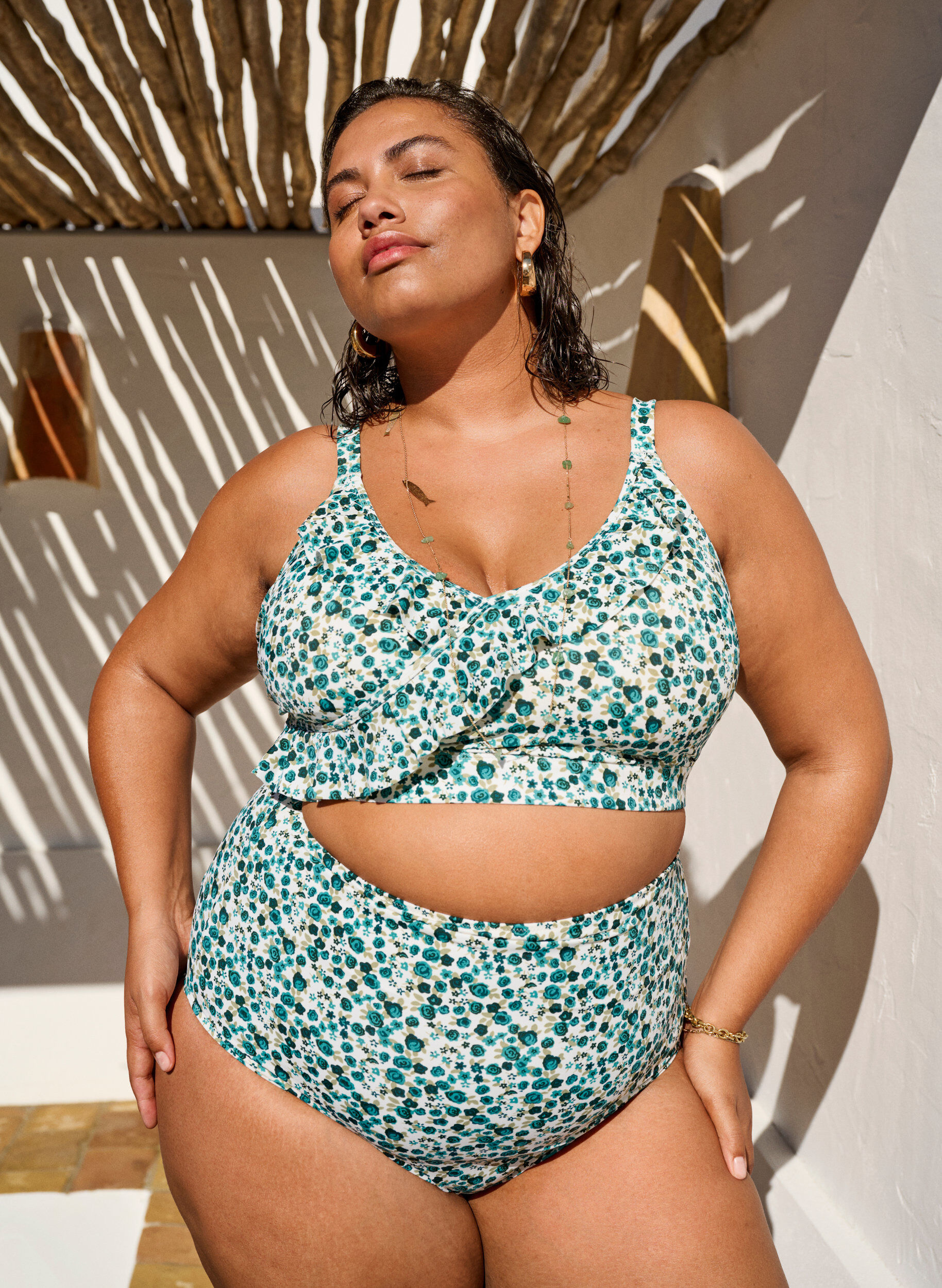 Zizzi Kwiatowy stanik bikini z falbankami, Zielony, Image image number 0