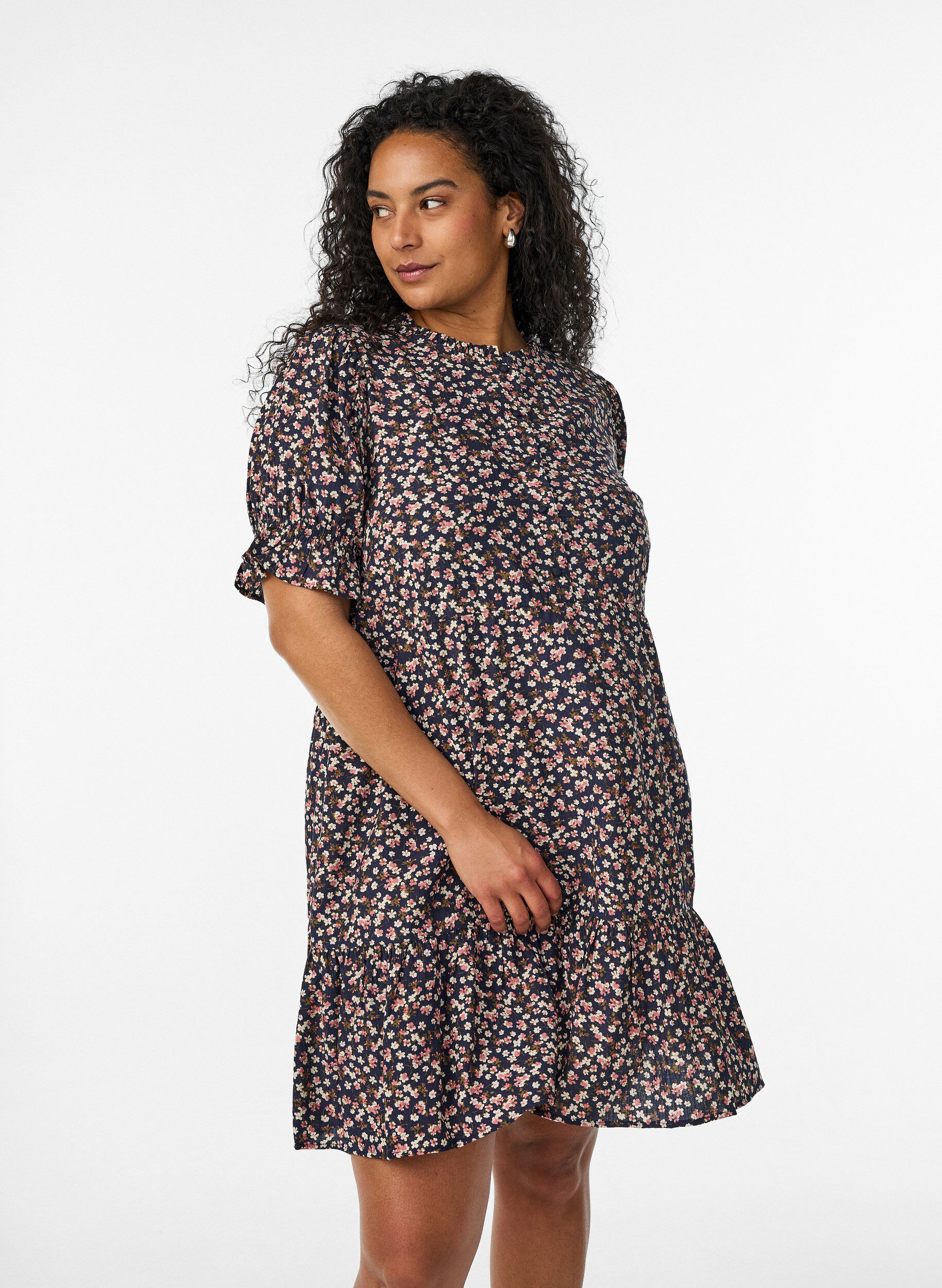 ZizziKr&oacute;tka wiskozowa sukienka z falbankami, Niebieskie, Model image number 0
