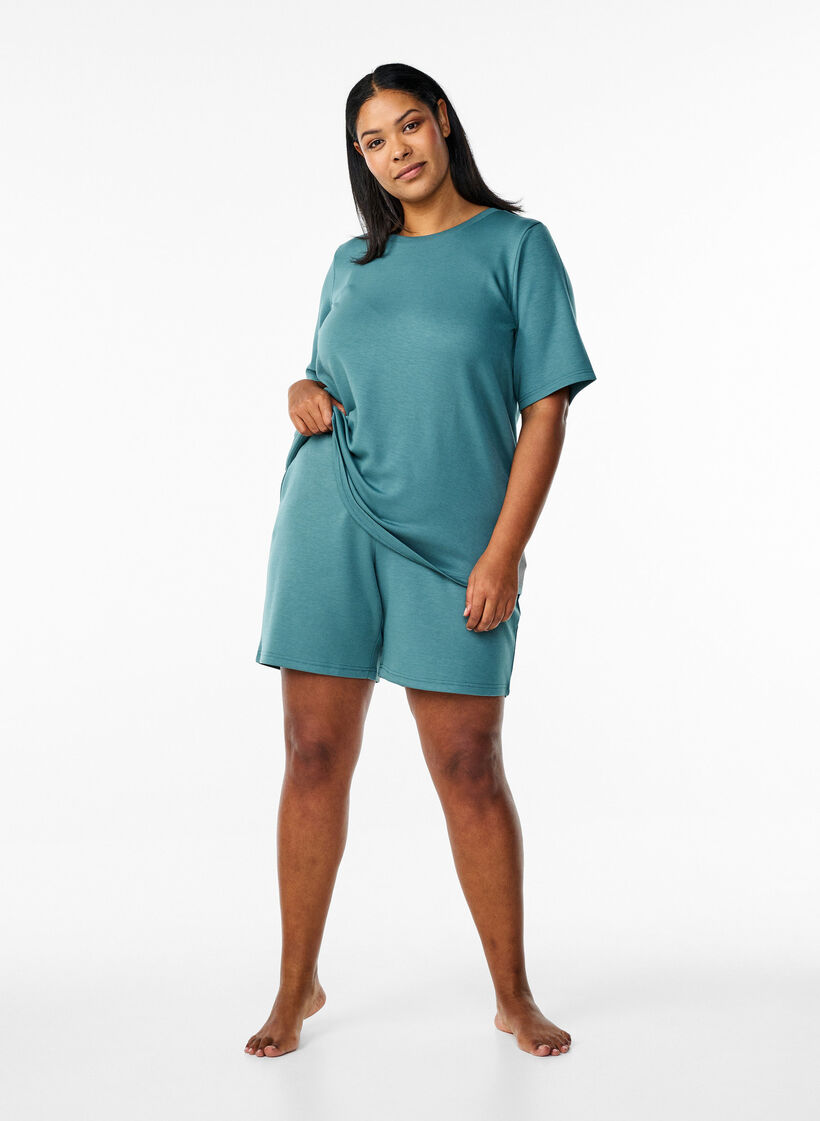 Szorty wykonane z mieszanki modalowej z kieszeniami, Zielony, Model image number 1