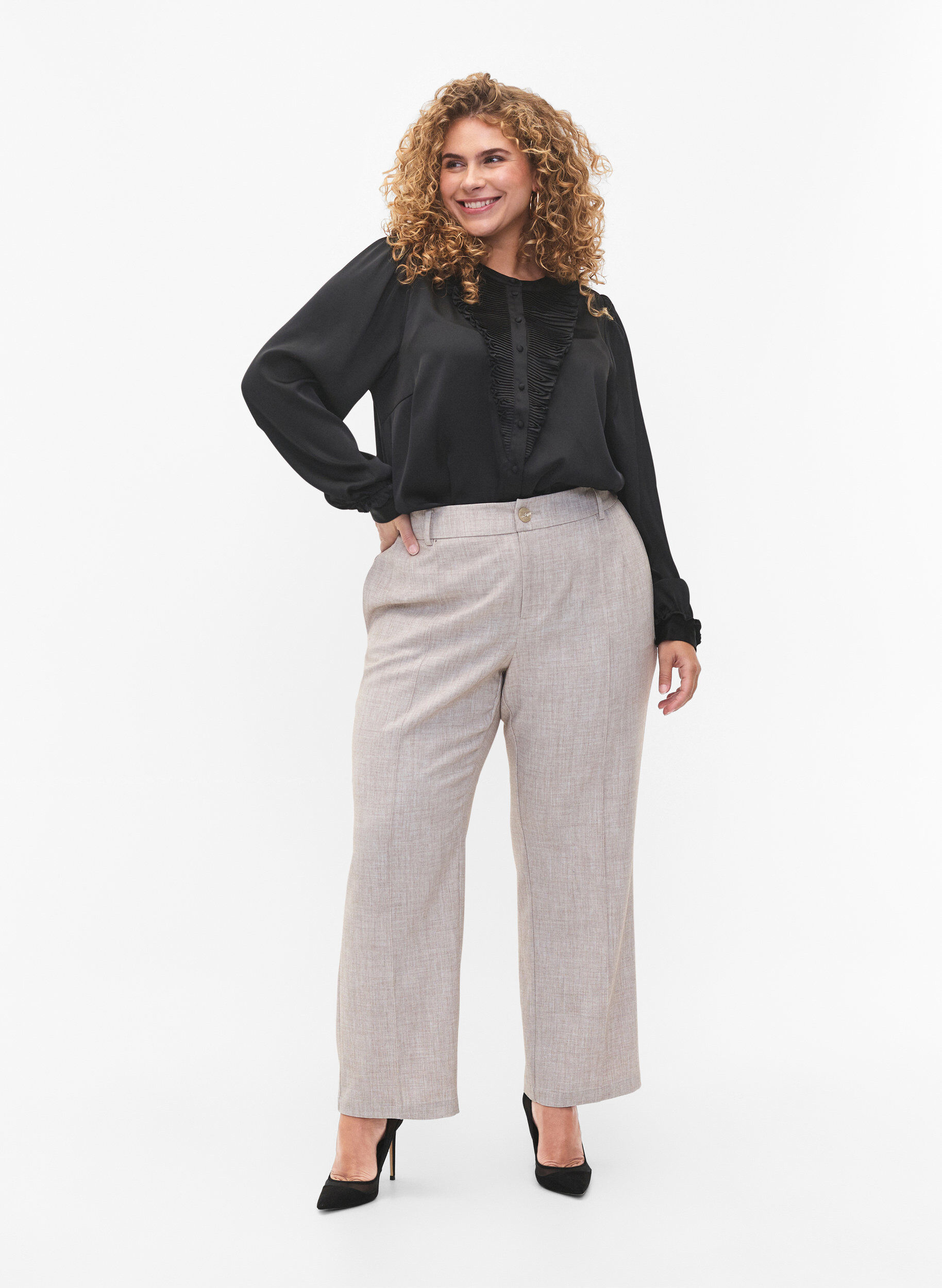 Zizzi Satynowa bluzka koszulowa z falbanami, Black, Model image number 2